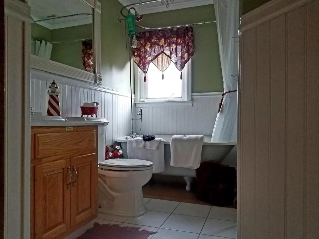 Bedroom, Bathroom in Dragonfly Bed and Breakfast