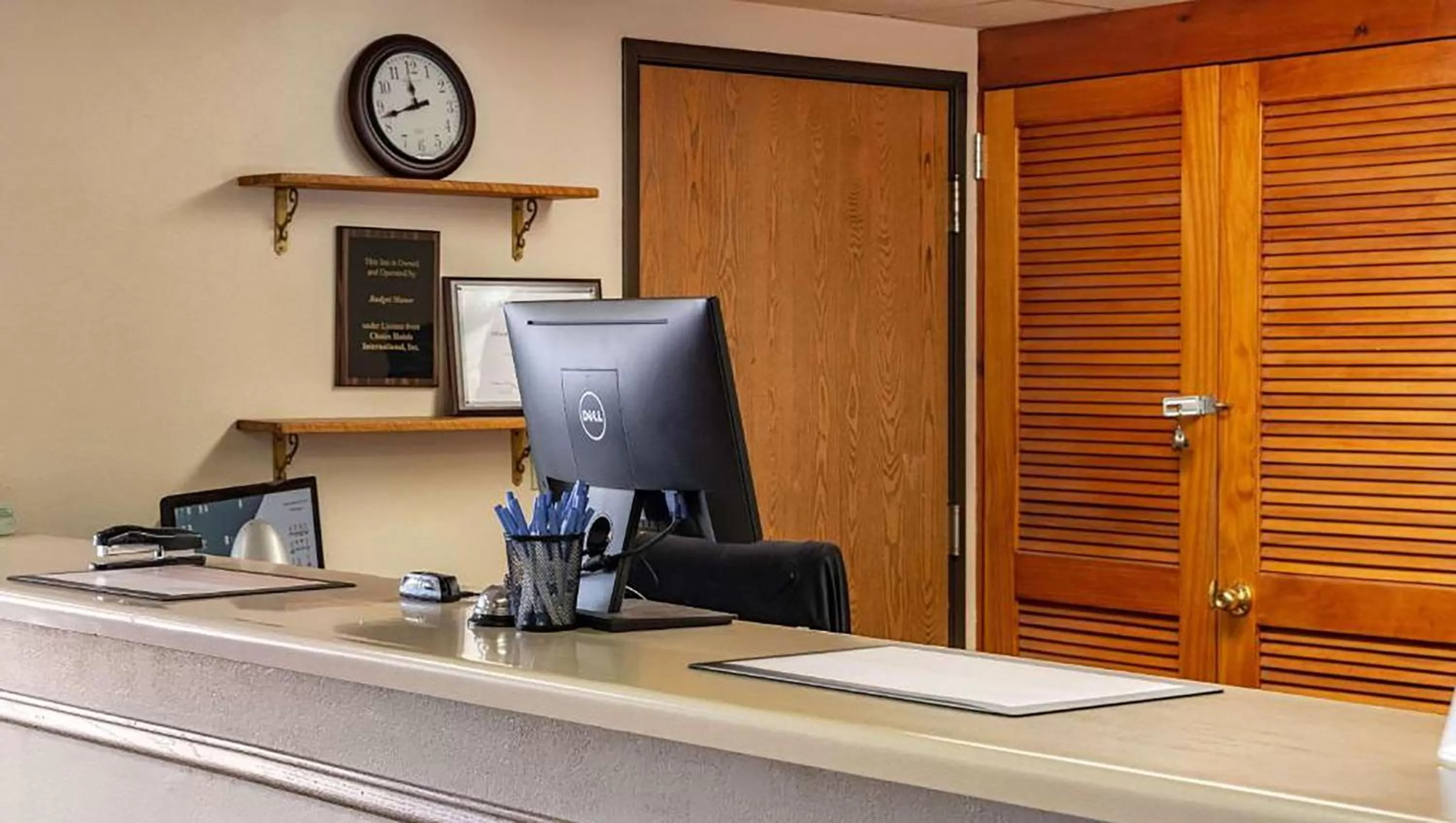 Facade/entrance in Magnuson Hotel Ironwood