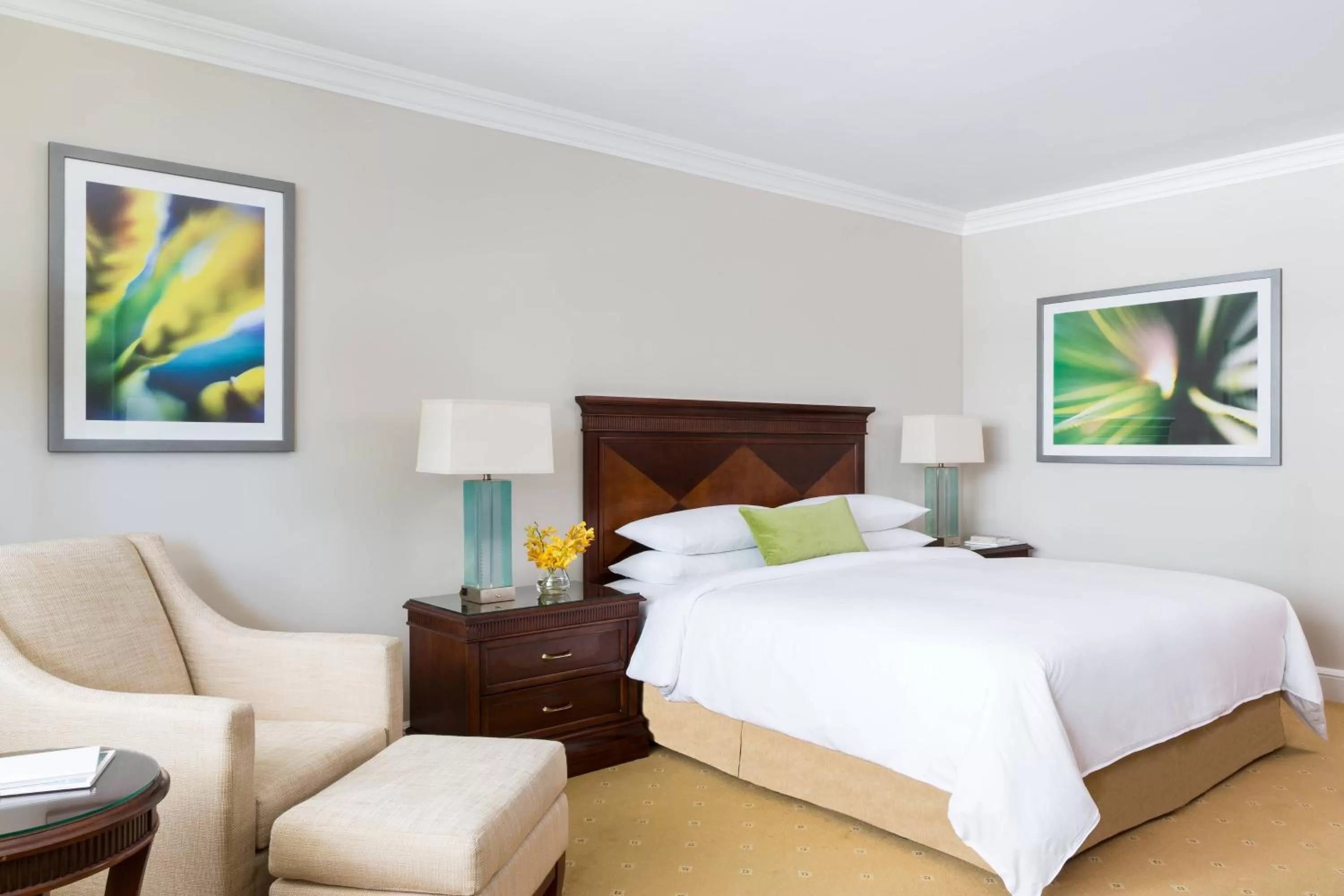 Photo of the whole room, Bed in JW Marriott Miami