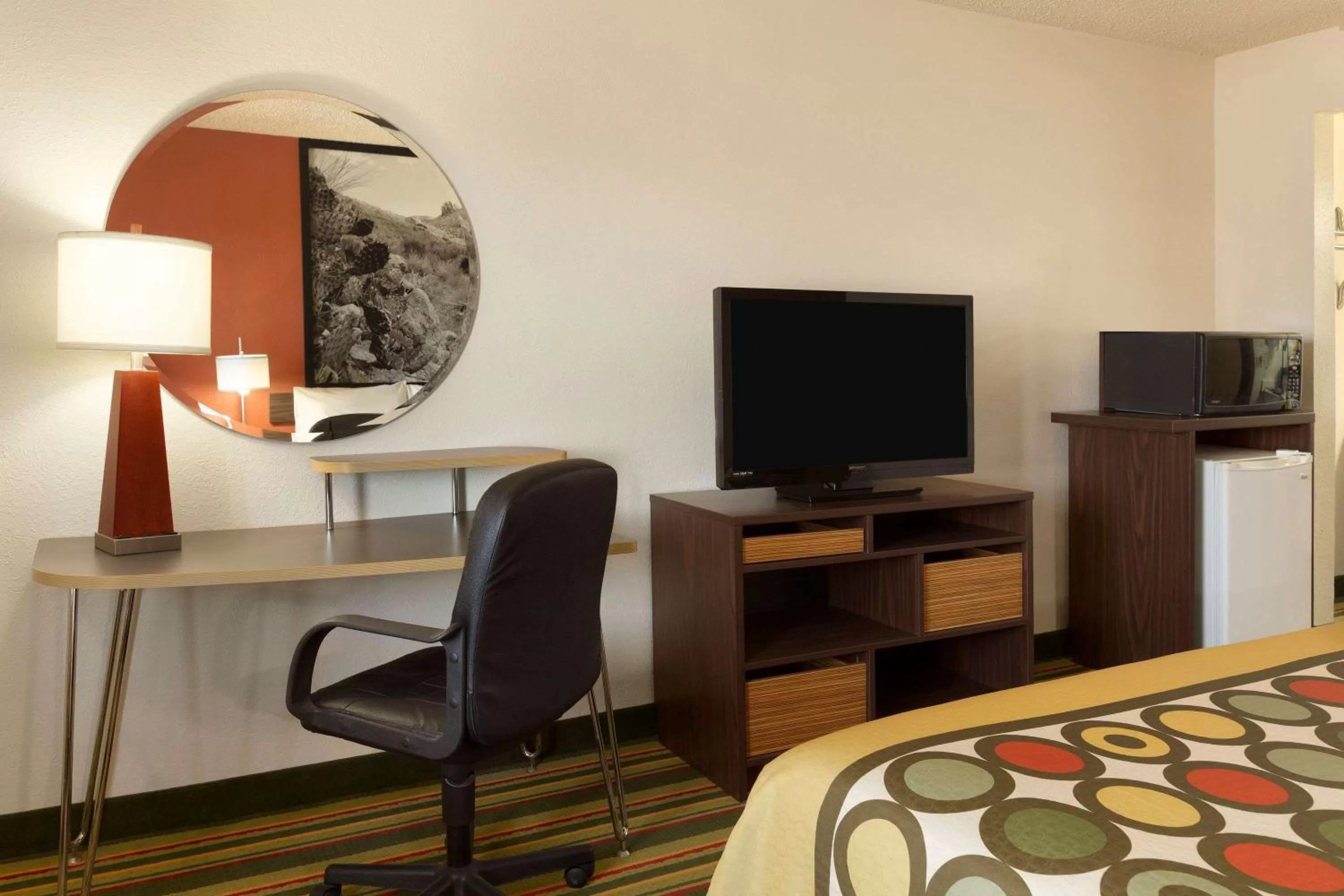 Photo of the whole room in Super 8 by Wyndham Woodward