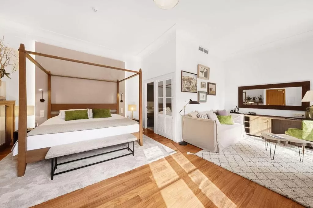 Photo of the whole room, Bed in L'Avenida