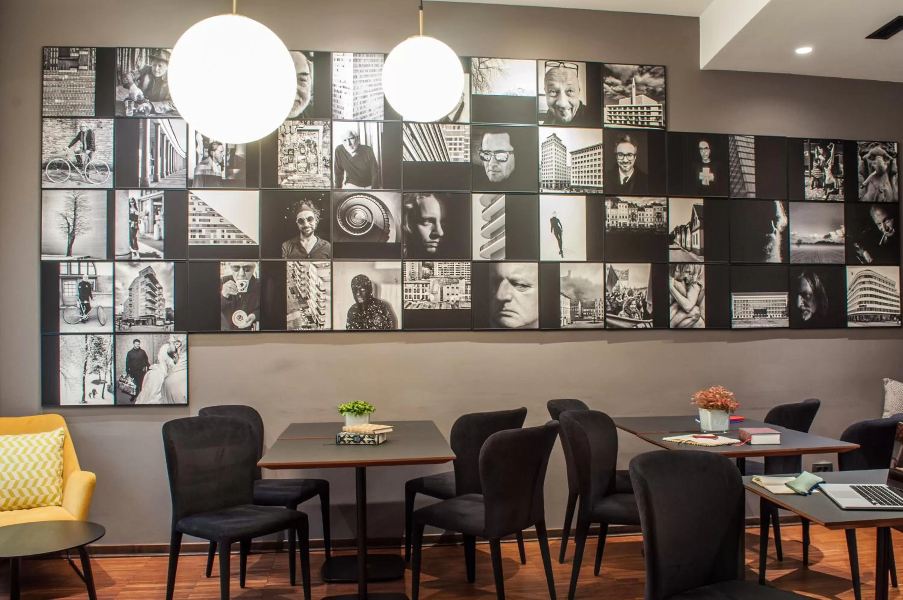 People in Hotel Mrak