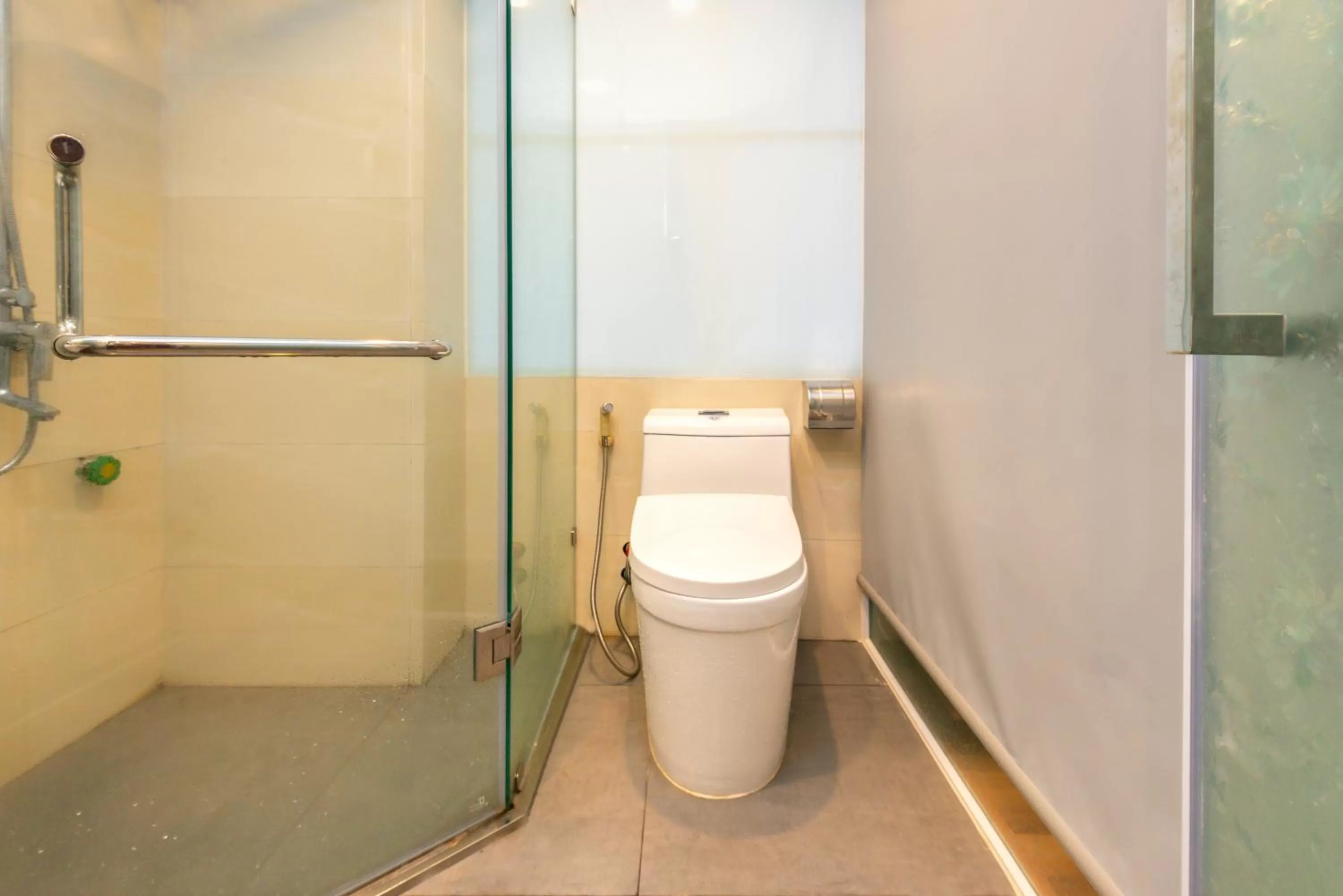 Shower in Mercy Hotel