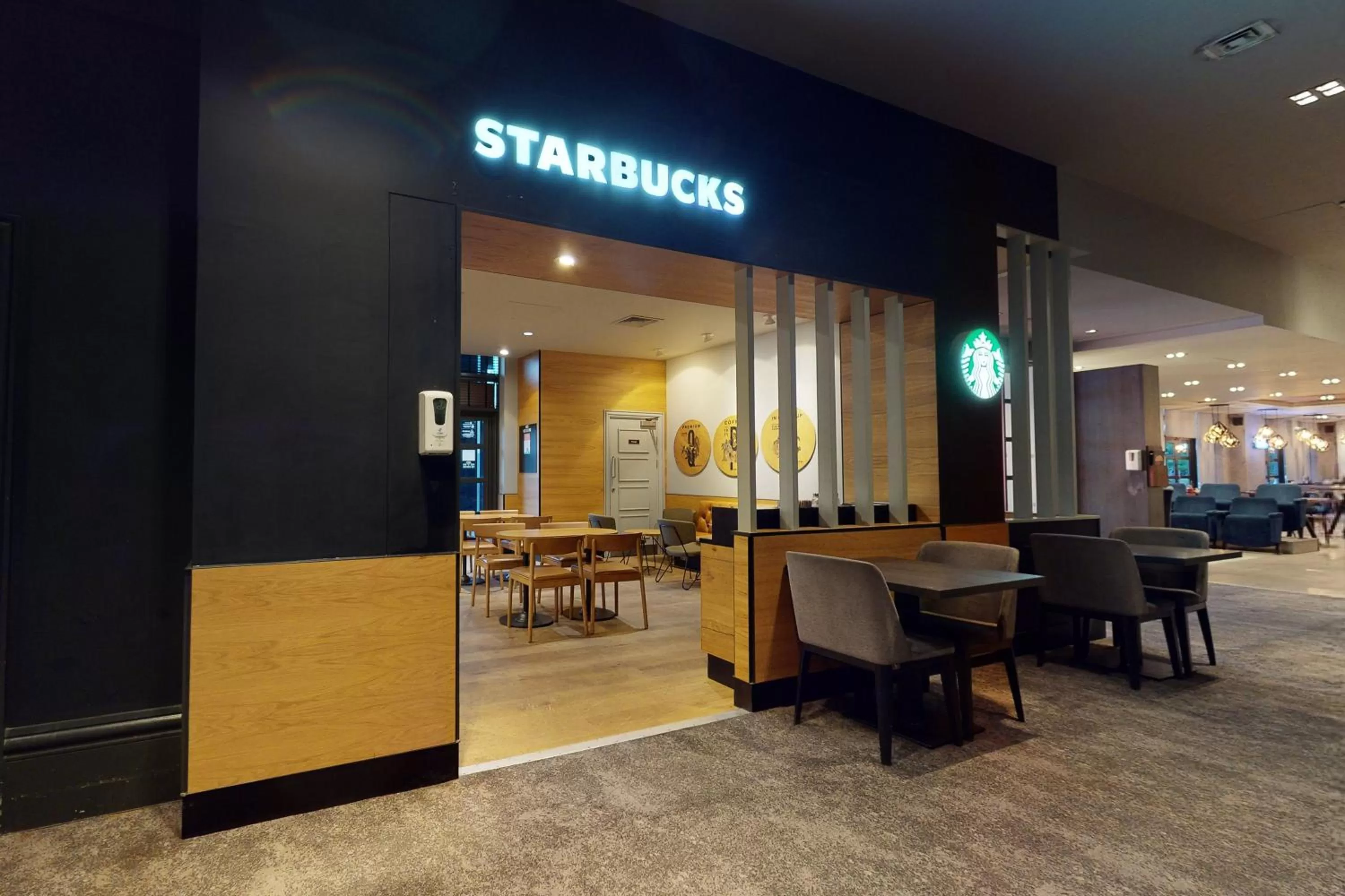 Restaurant/places to eat in Village Hotel Leeds South