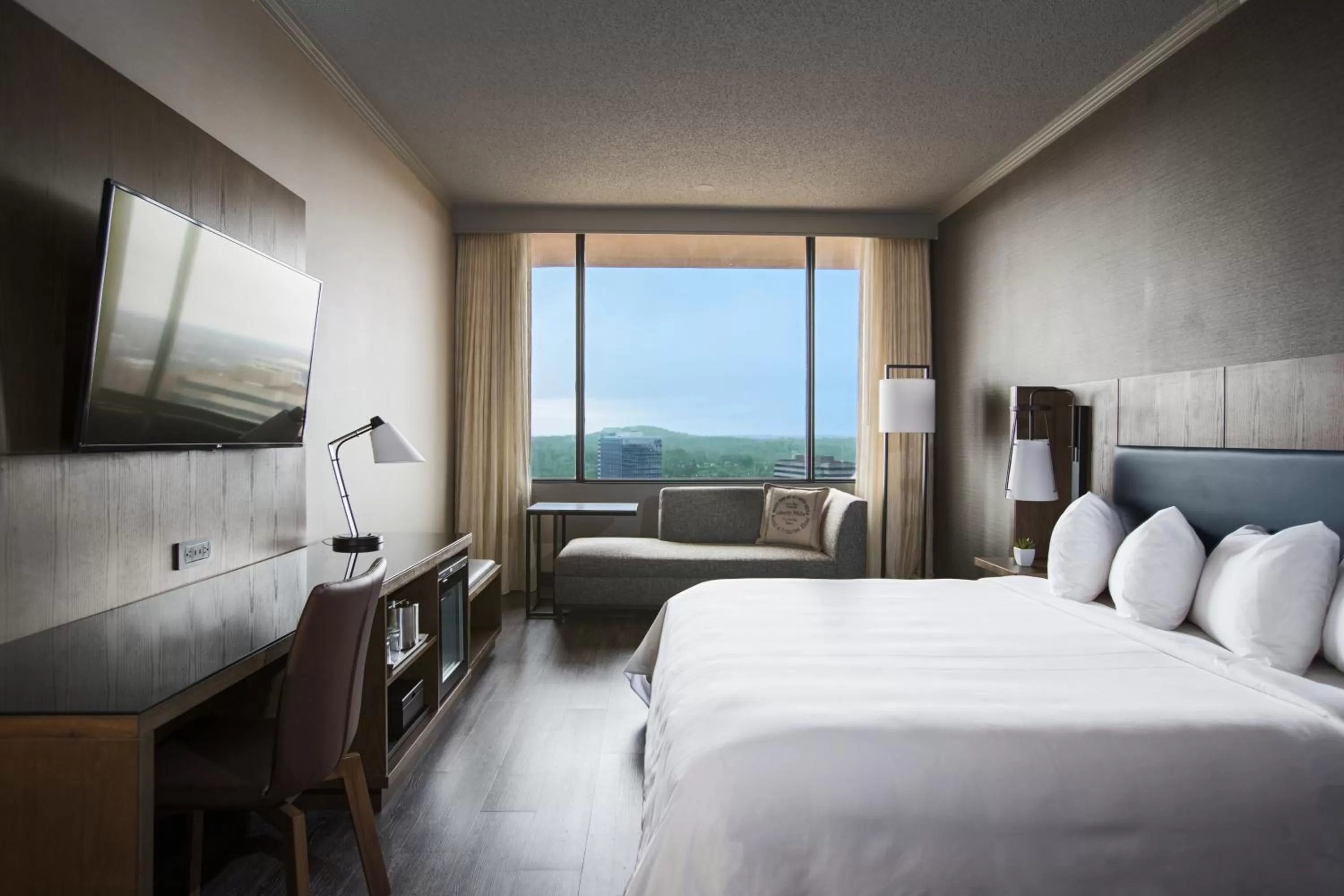 TV and multimedia, Bed in Sonesta Nashville Airport