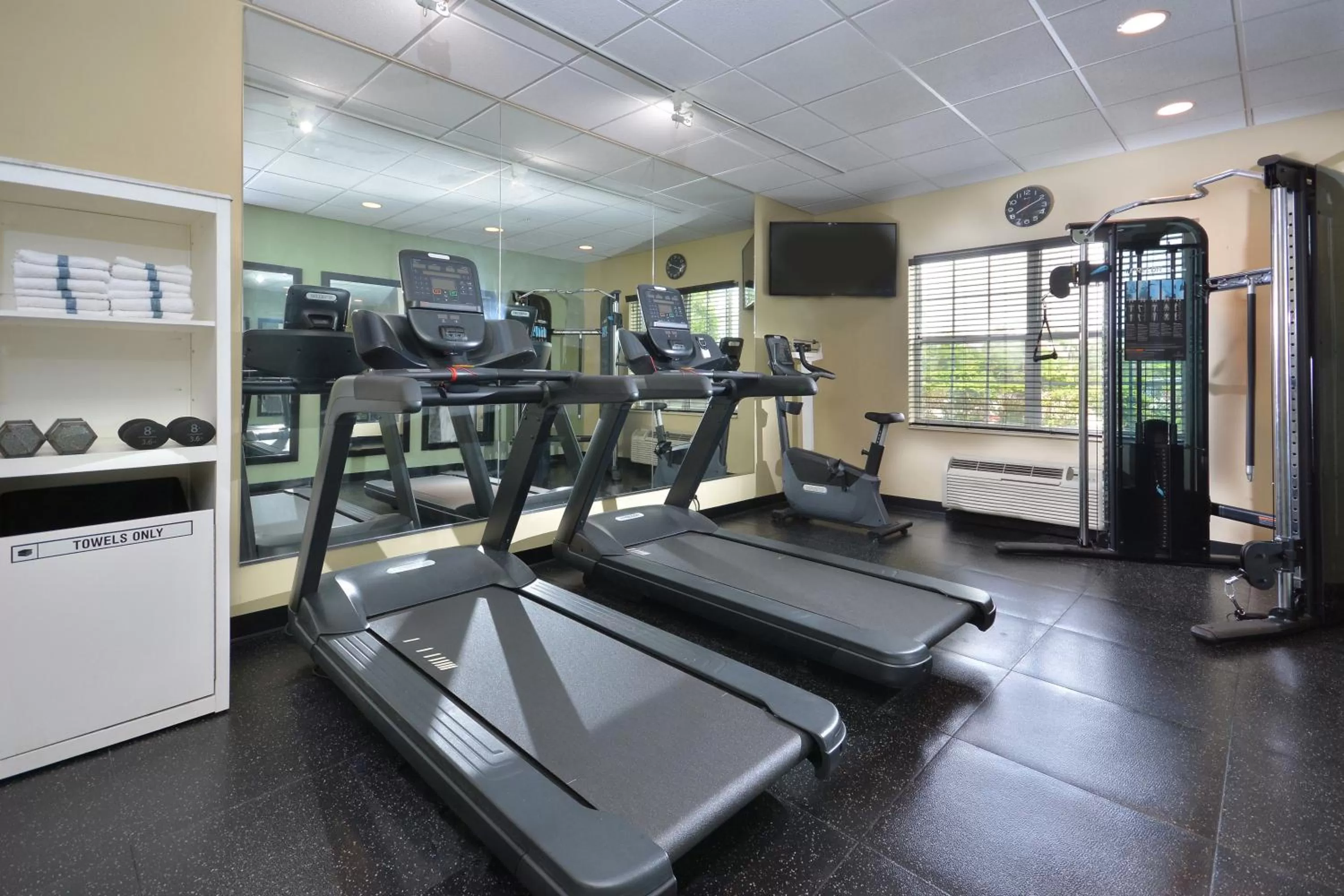 Fitness centre/facilities in Country Inn & Suites by Radisson, Asheville West near Biltmore