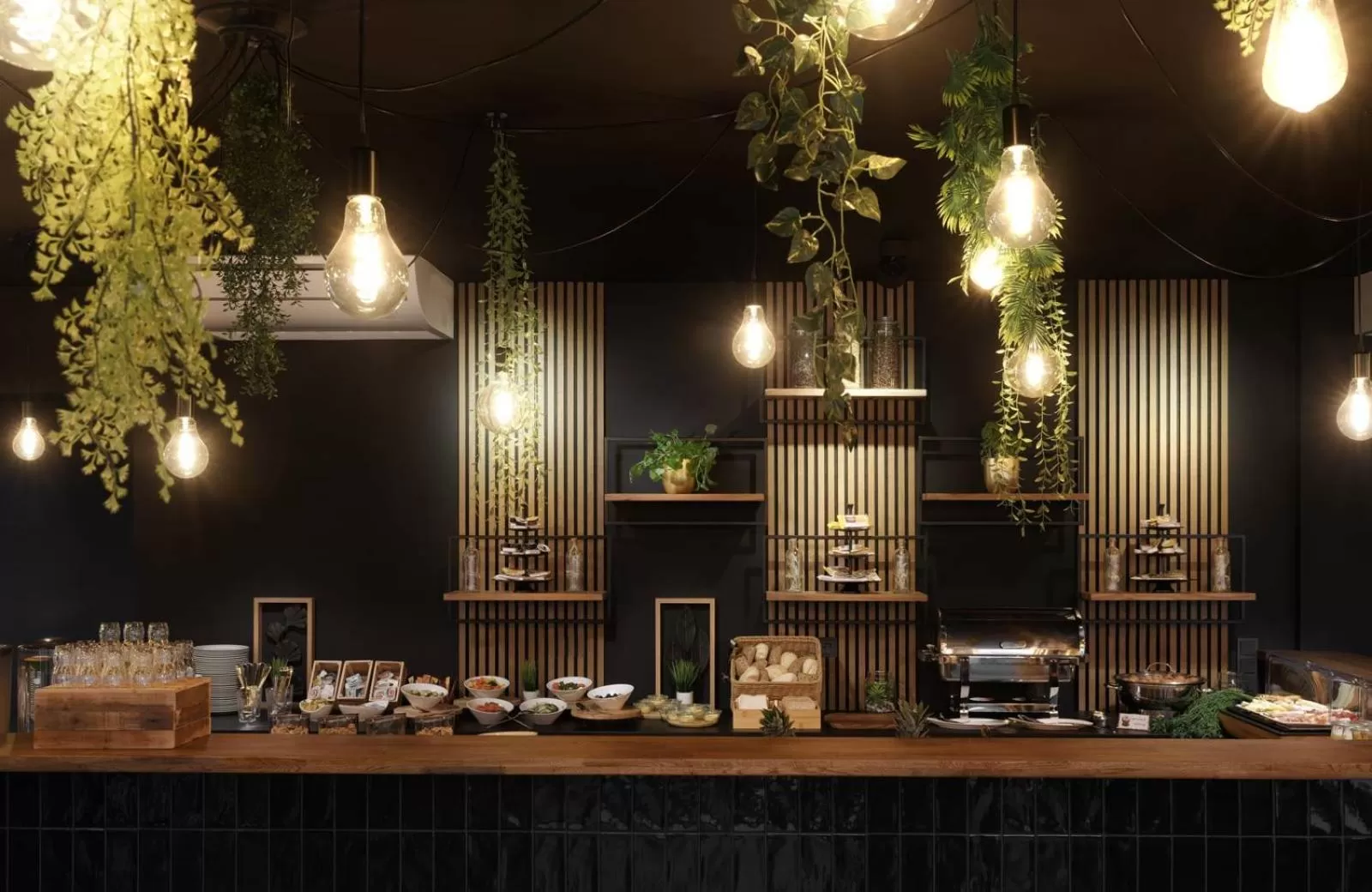 Restaurant/places to eat in THE ROOMS - Hotel & House