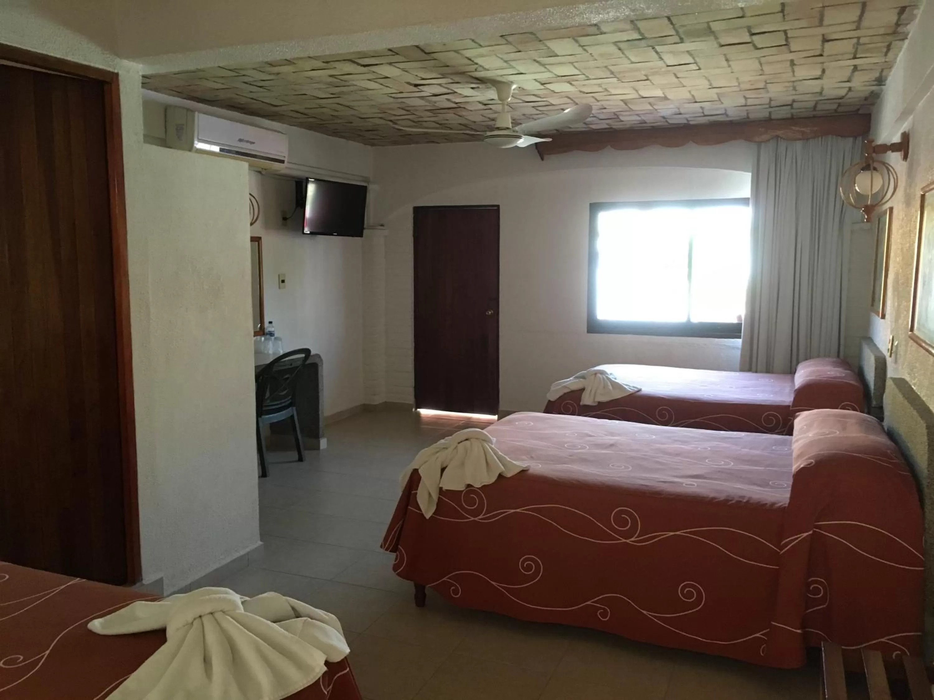 Photo of the whole room, Bed in Arcos hotel