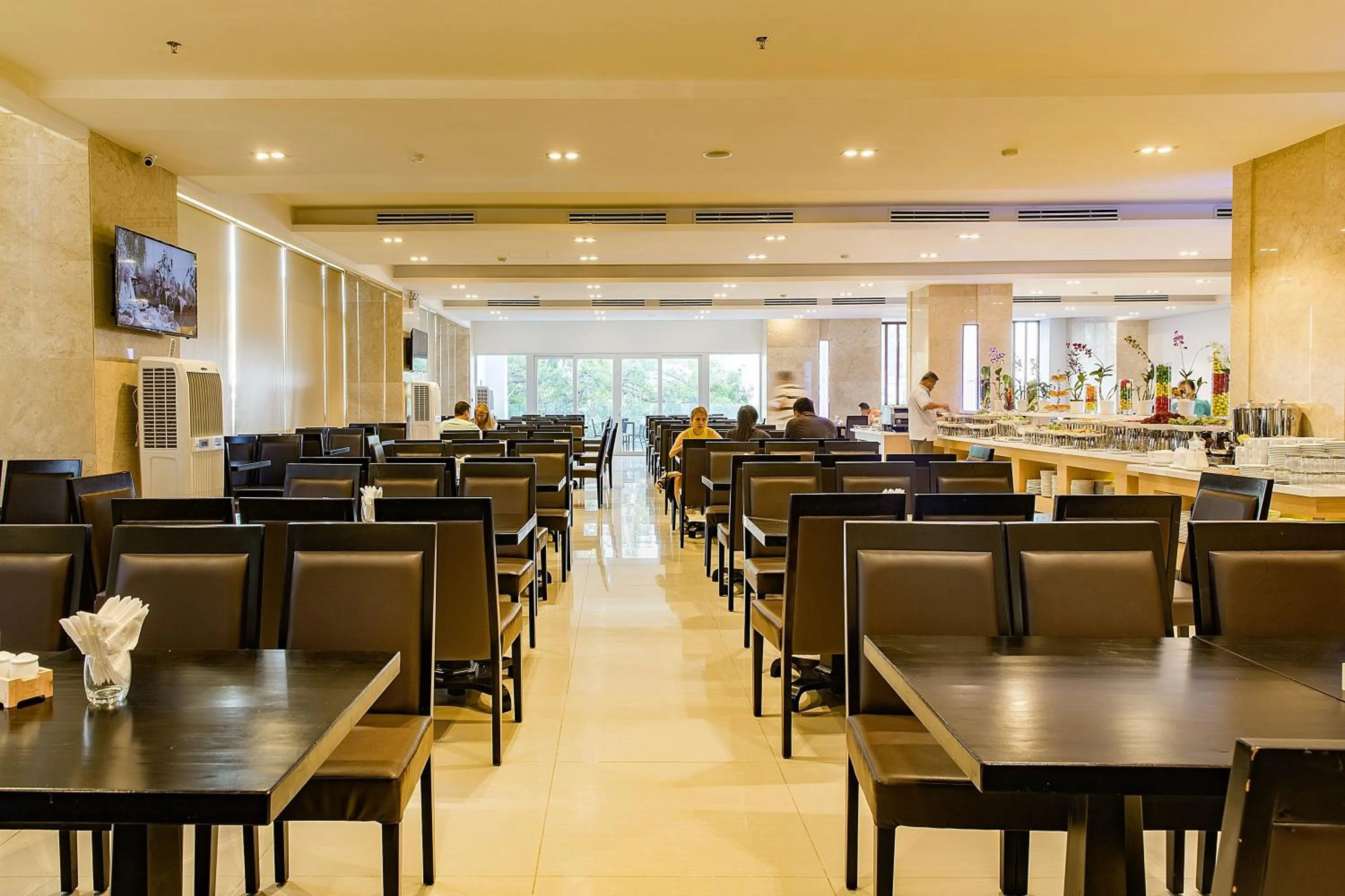 Restaurant/places to eat in Dendro Gold Hotel