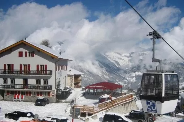 Facade/entrance in Hotel Les Etagnes
