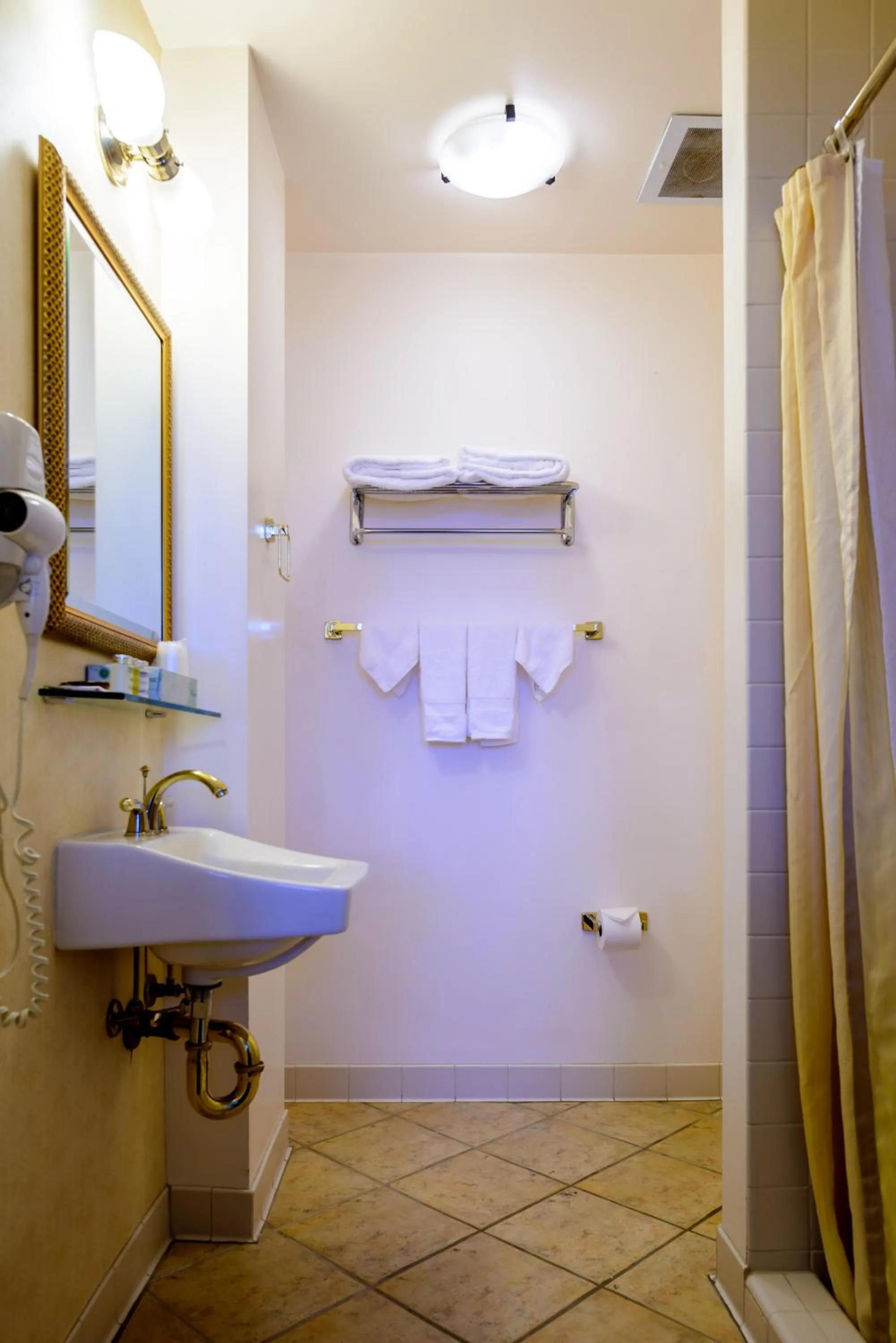 Bathroom in SW Hotel