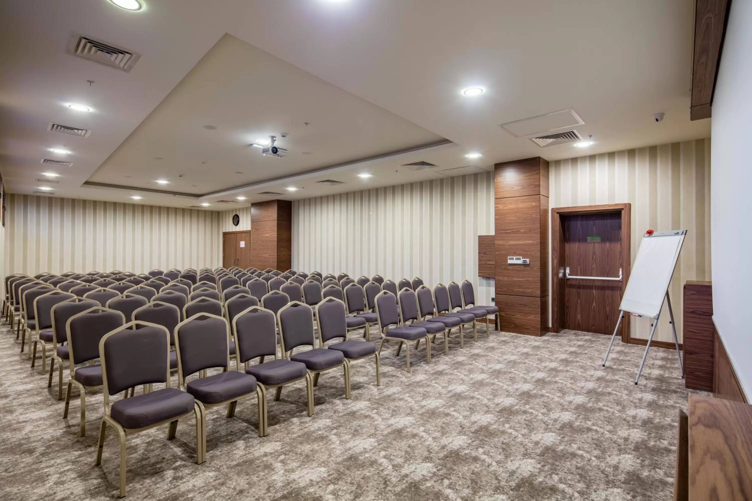 Meeting/conference room in Holiday Inn Antalya - Lara by IHG