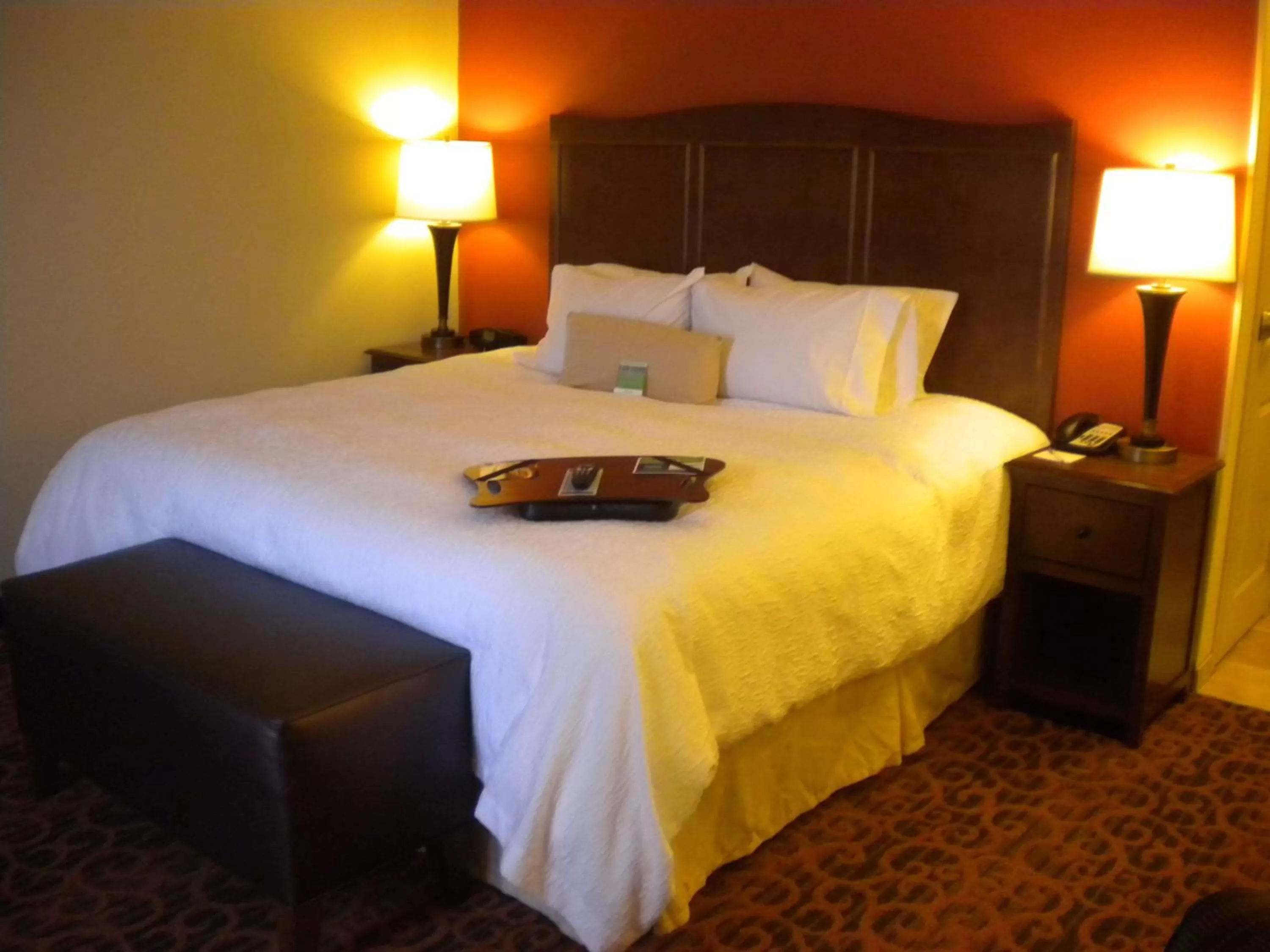 Bed in Hampton Inn & Suites Cincinnati / Uptown - University Area
