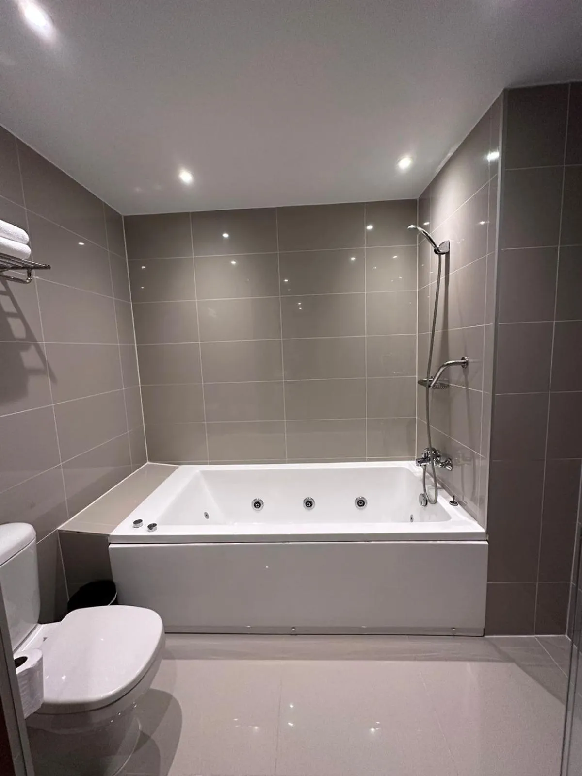 Shower in Courtyard by Marriott Puerto Montt