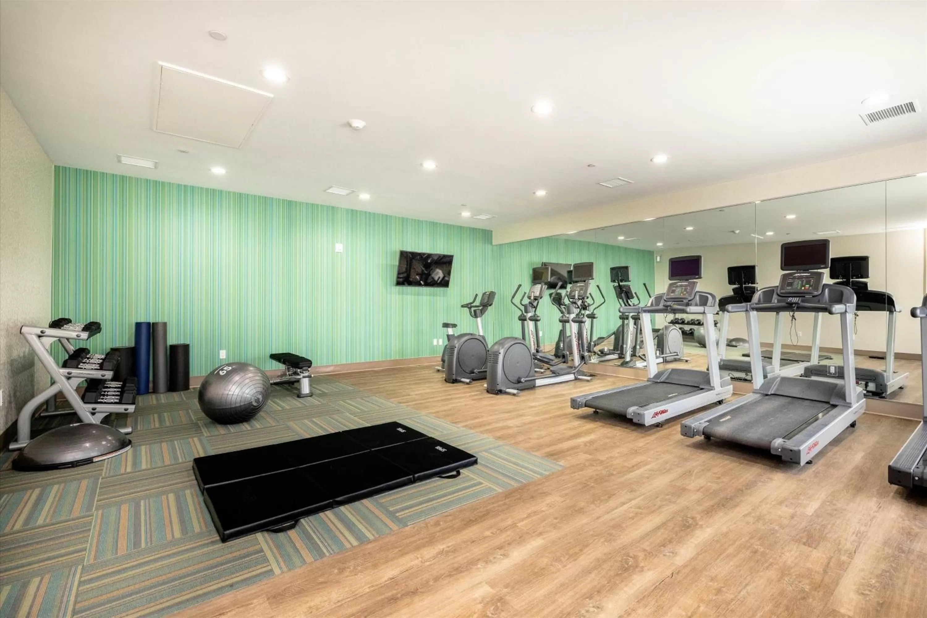 Fitness centre/facilities in Holiday Inn Express & Suites - San Jose Silicon Valley by IHG