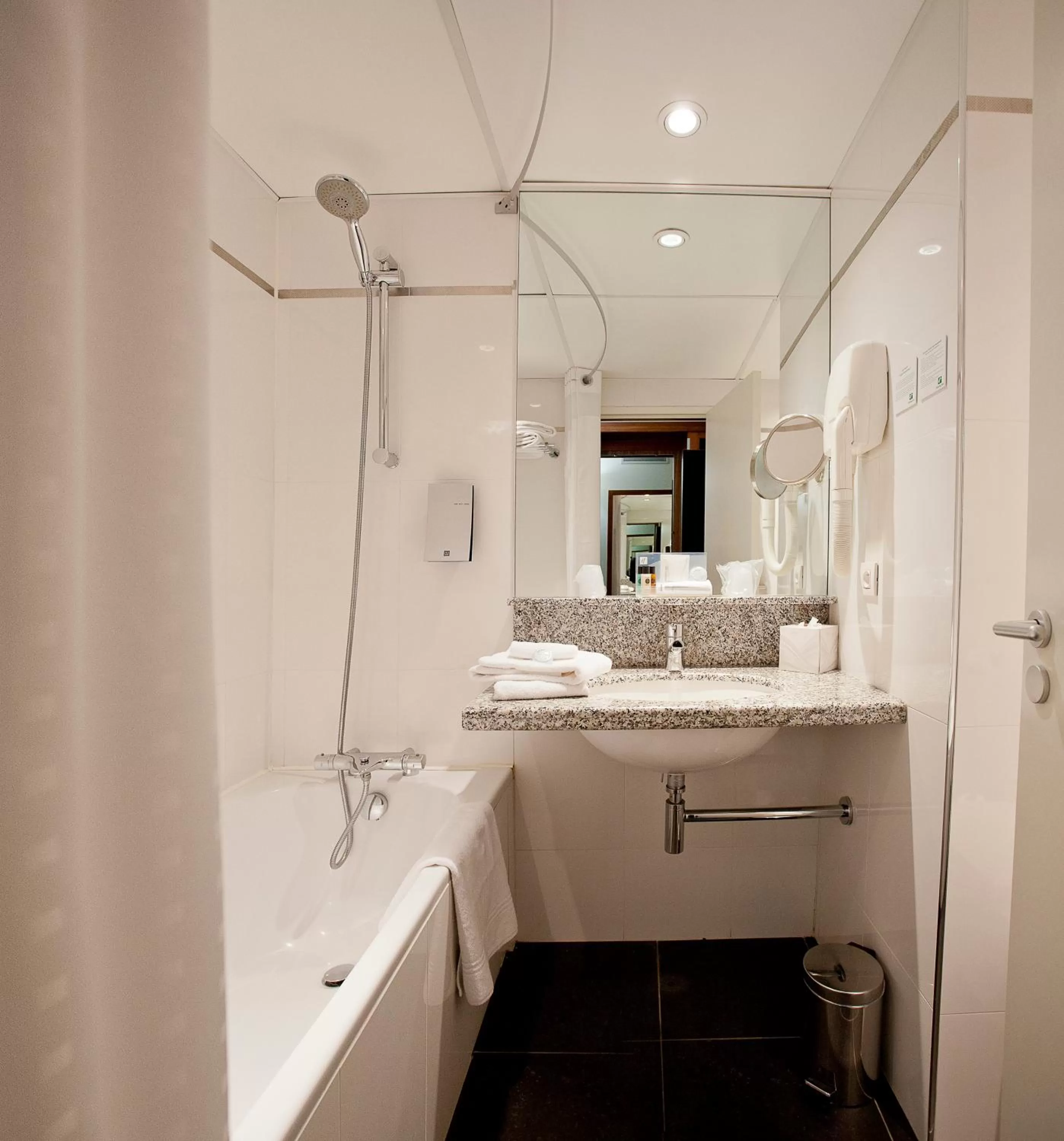 Bathroom in Holiday Inn Bordeaux Sud - Pessac by IHG