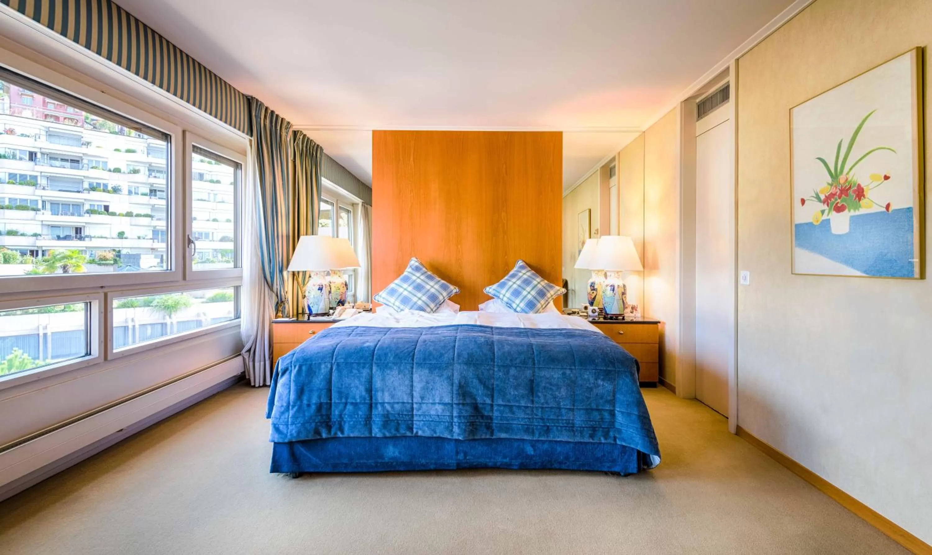 Photo of the whole room, Bed in Royal Plaza Montreux