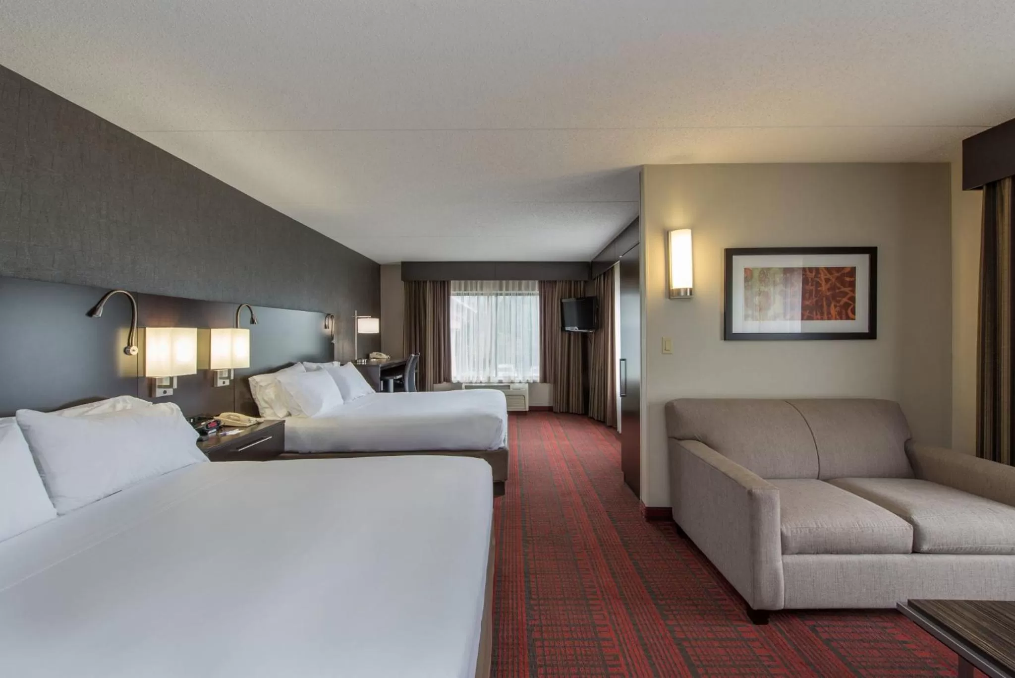 Photo of the whole room, Bed in Holiday Inn Express Hotel & Suites Auburn by IHG