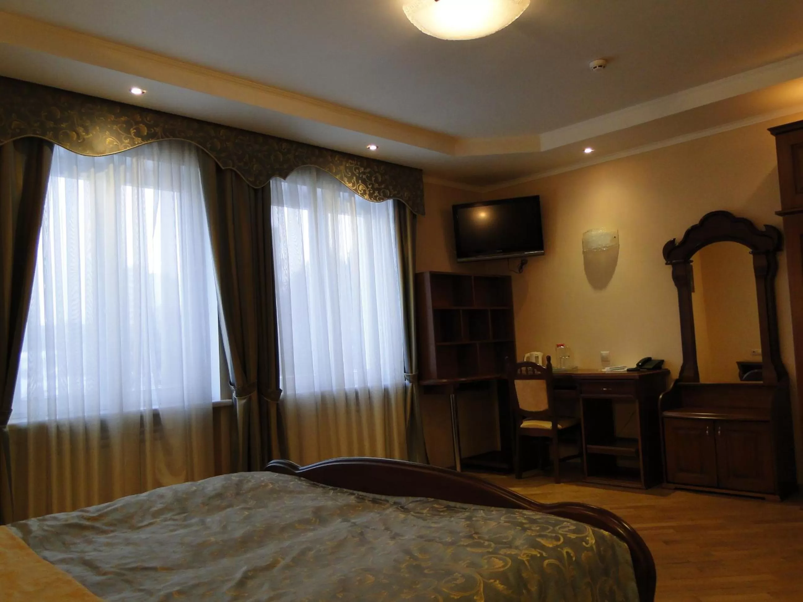 Day, Bed in Red Stone