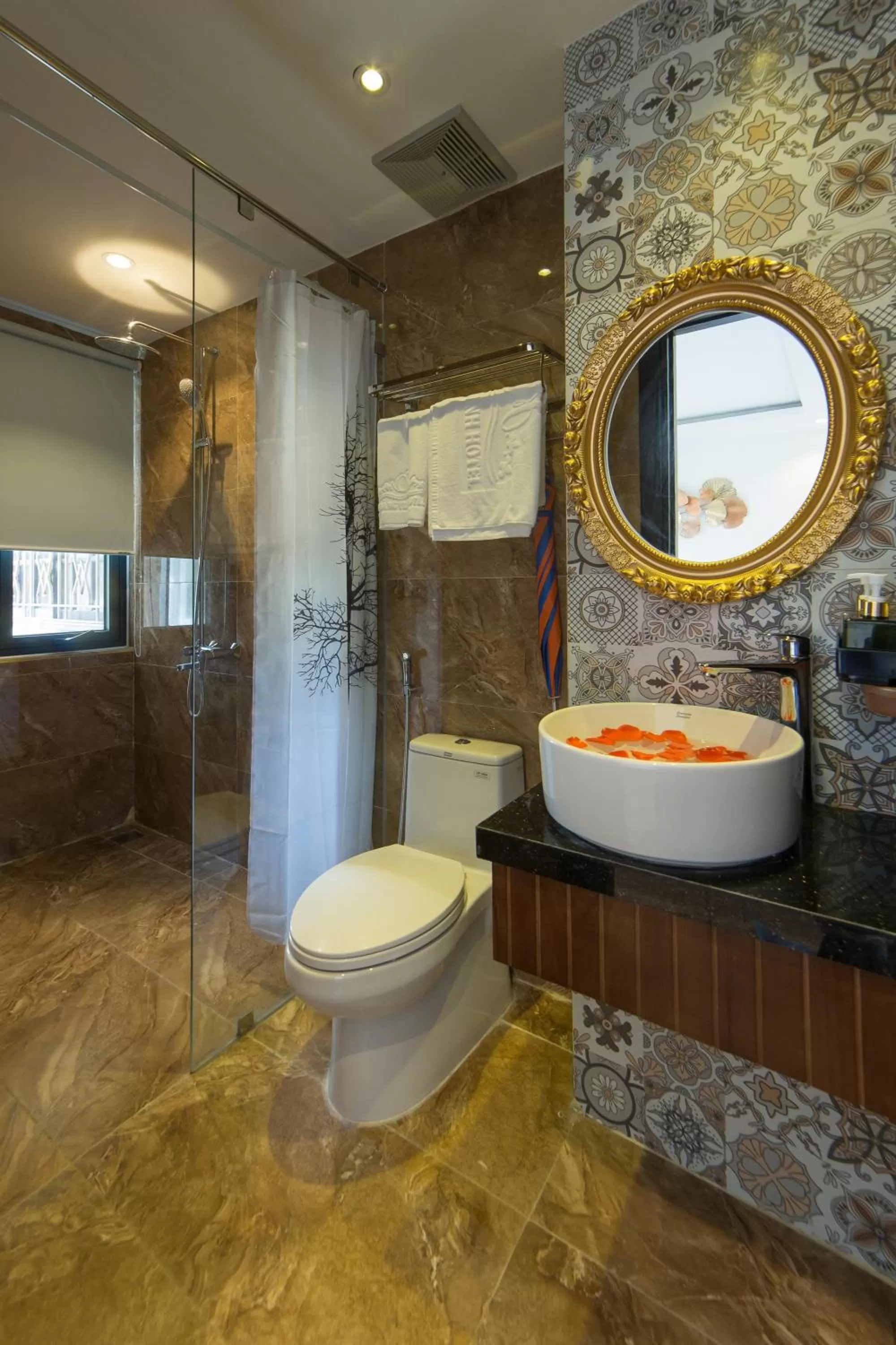 Bathroom in Hoang Trinh Hotel