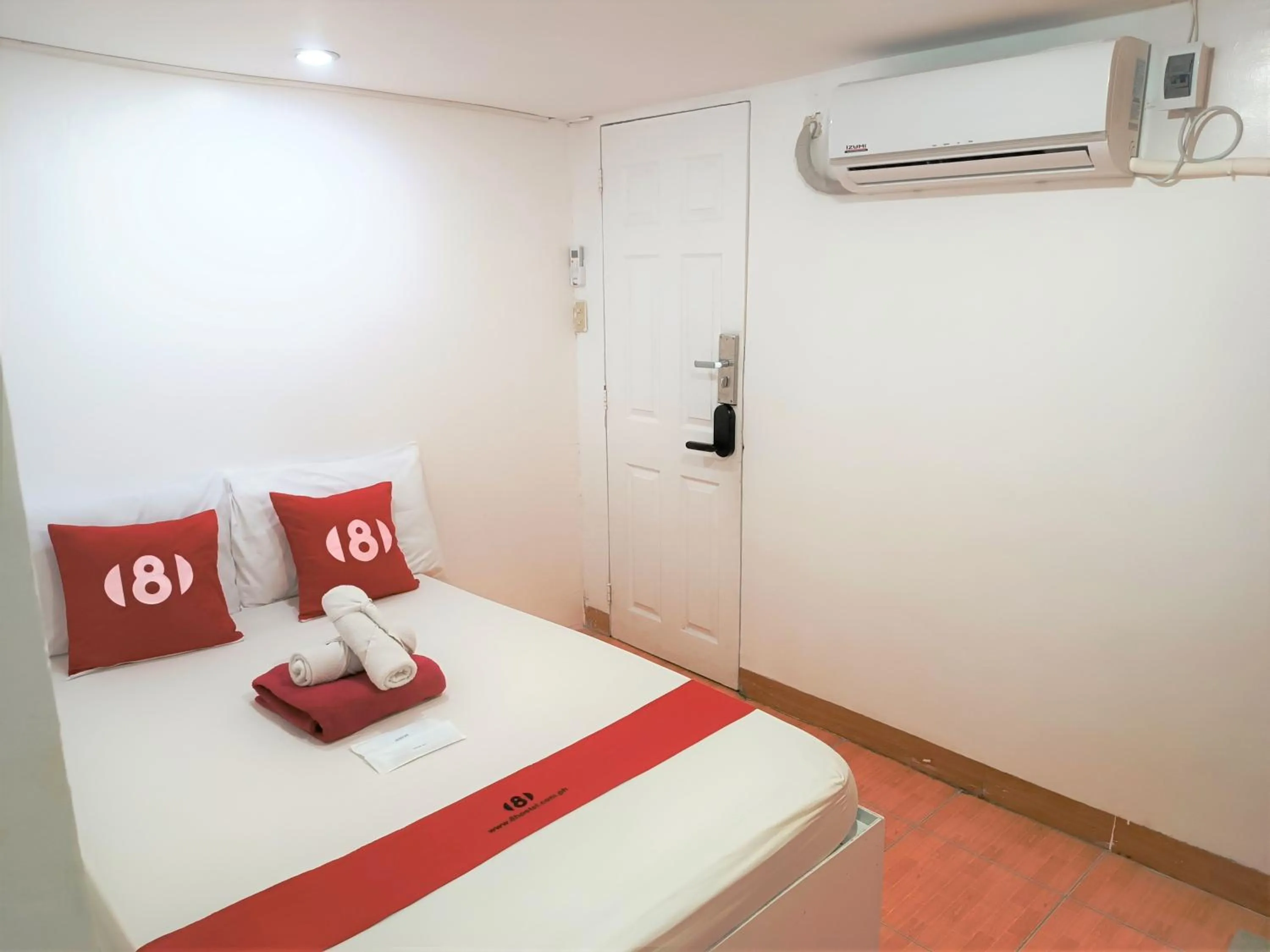 Shower, Bed in 8Hostel