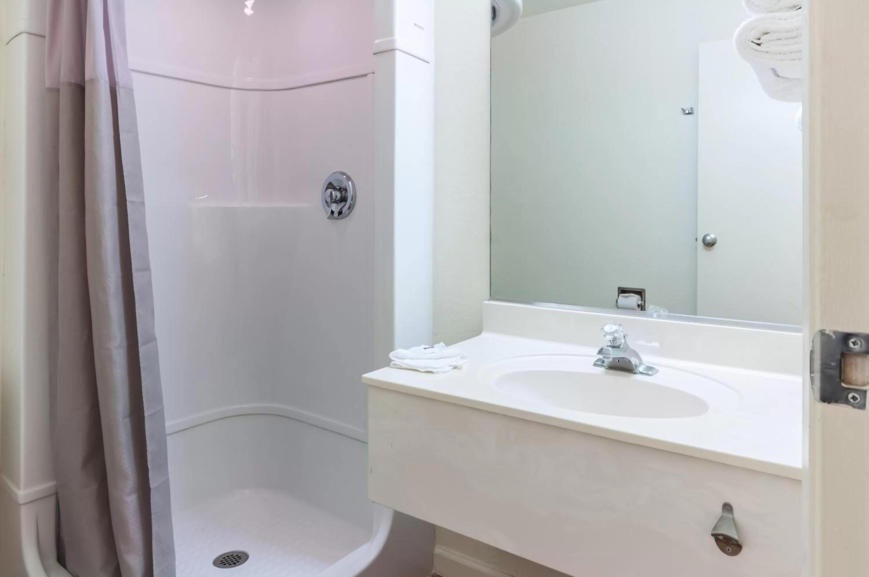 Bathroom in Motel 6-Green River, UT