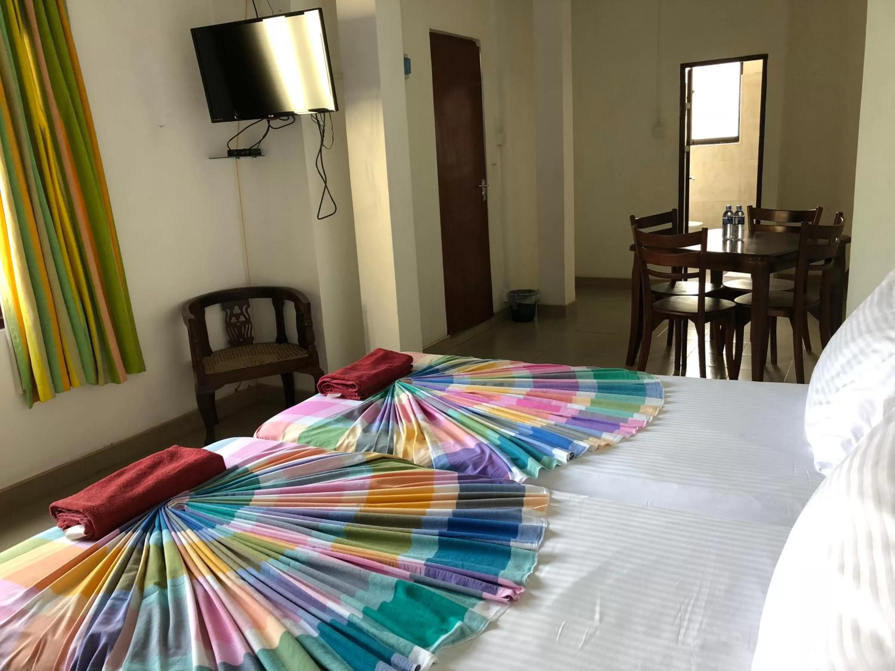 Photo of the whole room in Sharon Inn