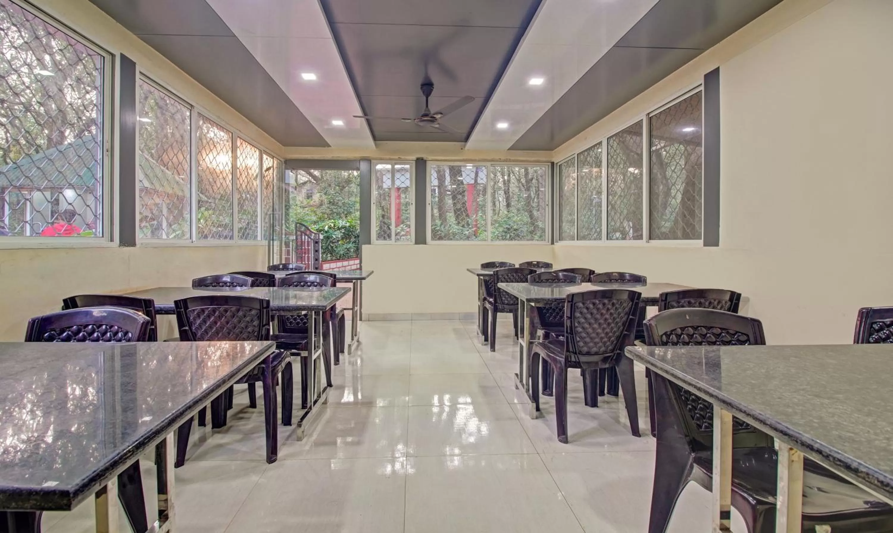 Breakfast, Restaurant/Places to Eat in Treebo Trend Shalimar In The Forest Matheran