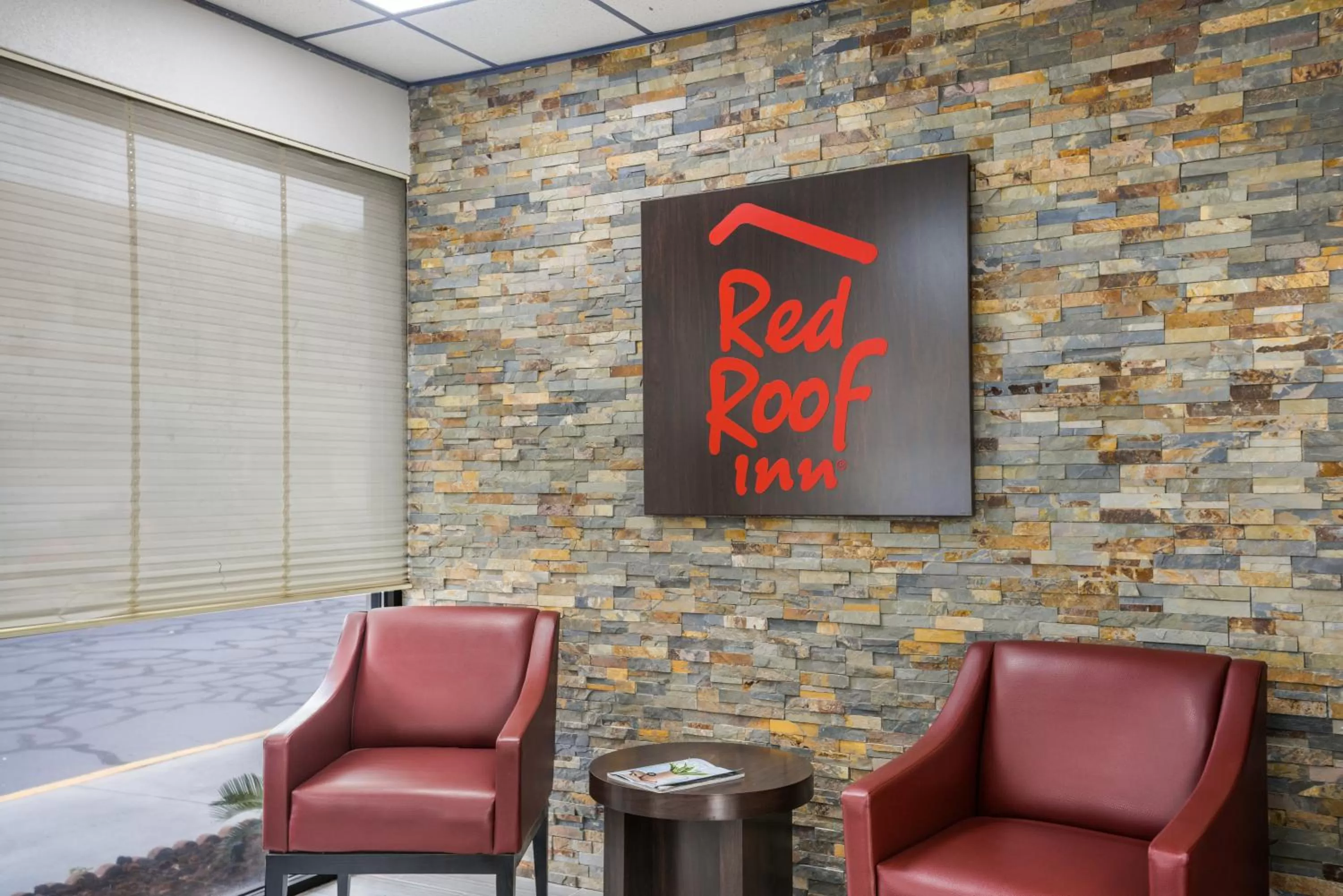 Lobby or reception in Red Roof Inn Savannah – Southside/Midtown