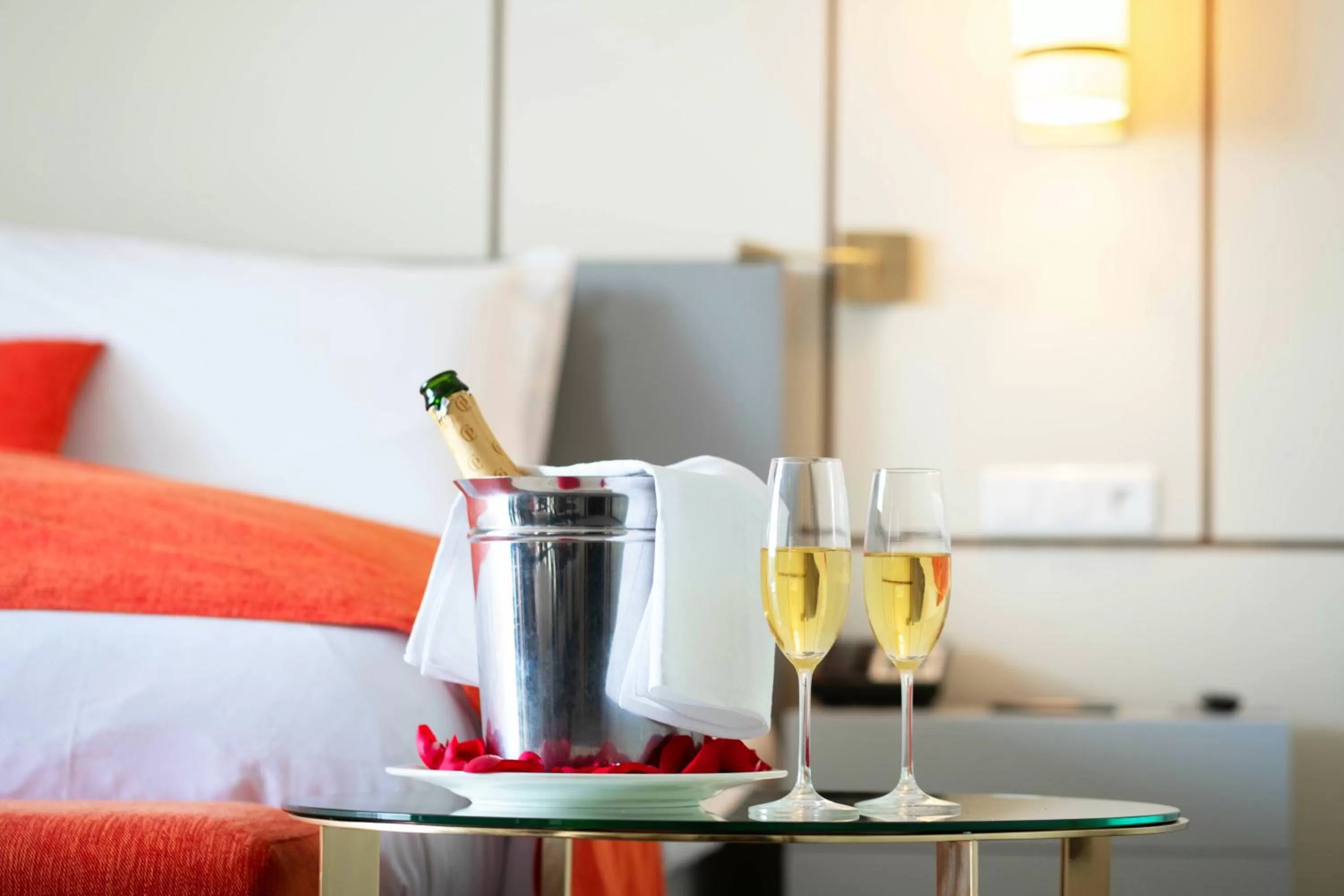 Alcoholic drinks, Bed in Sofitel Abidjan Hotel Ivoire