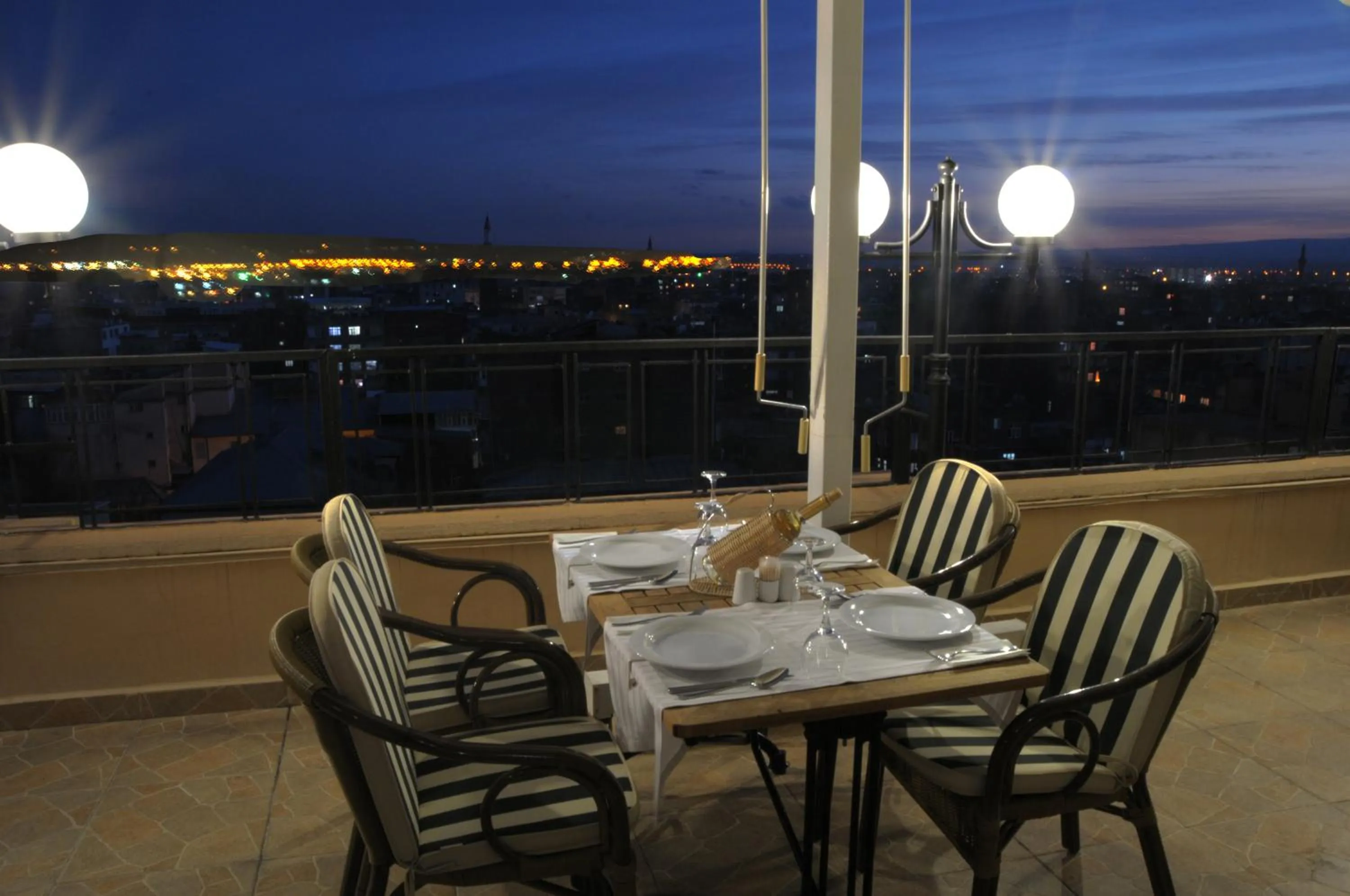 Restaurant/places to eat in SV Business Hotel Diyarbakır