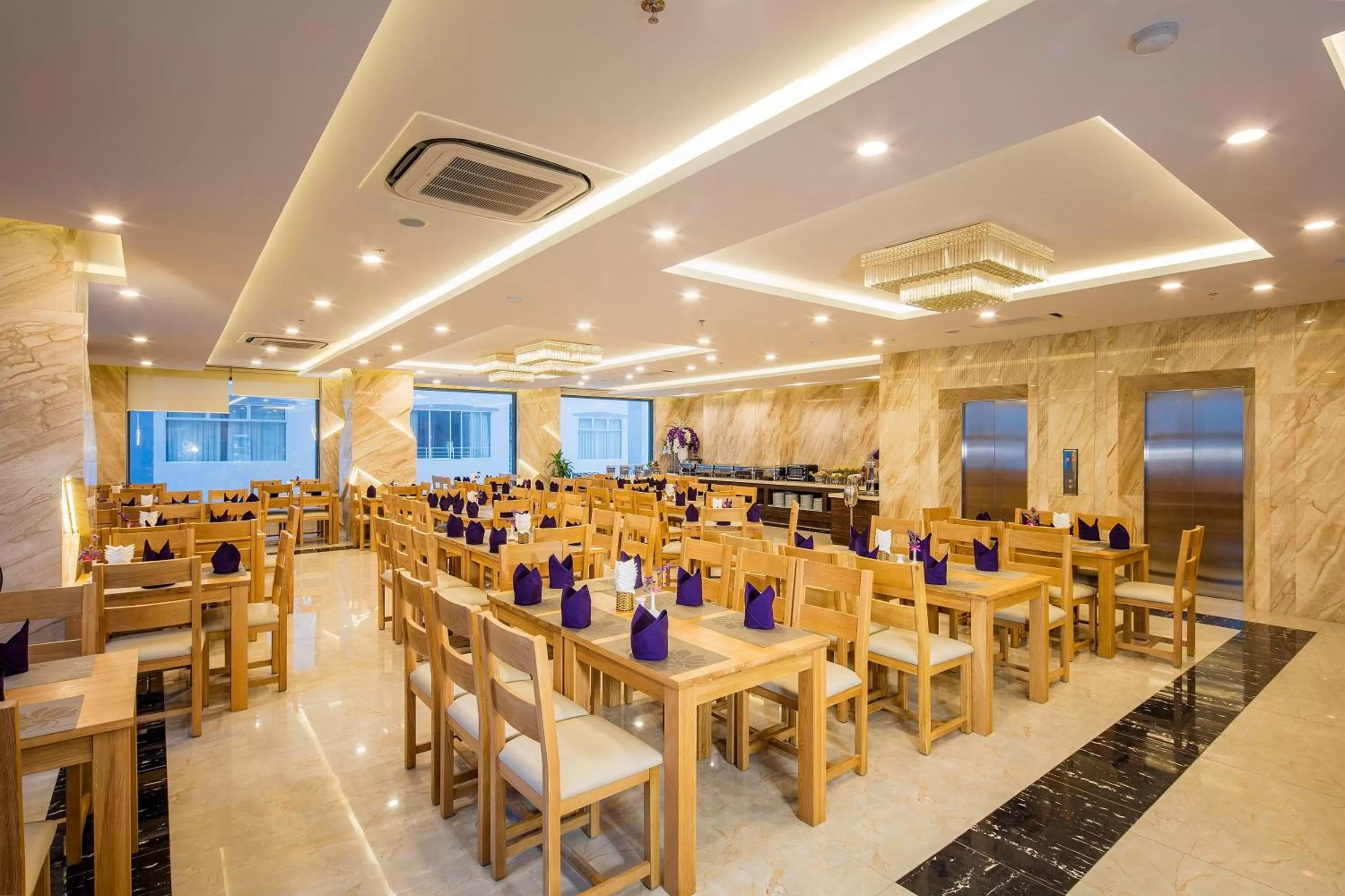 Restaurant/places to eat in Balcony Nha Trang Hotel