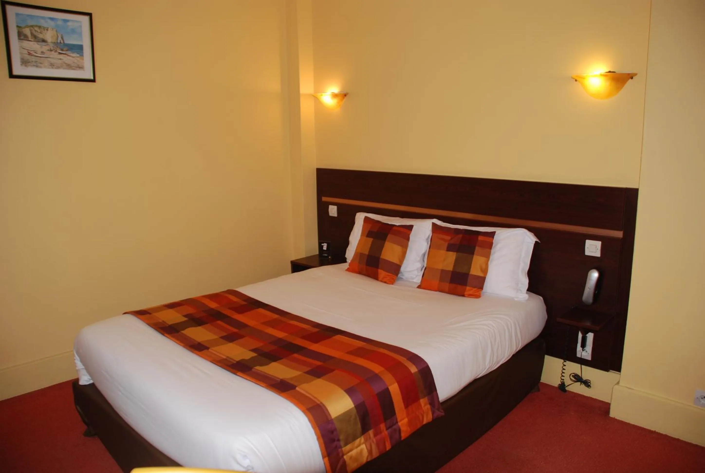 Photo of the whole room, Bed in The Originals City, Hôtel Cathédrale, Lisieux