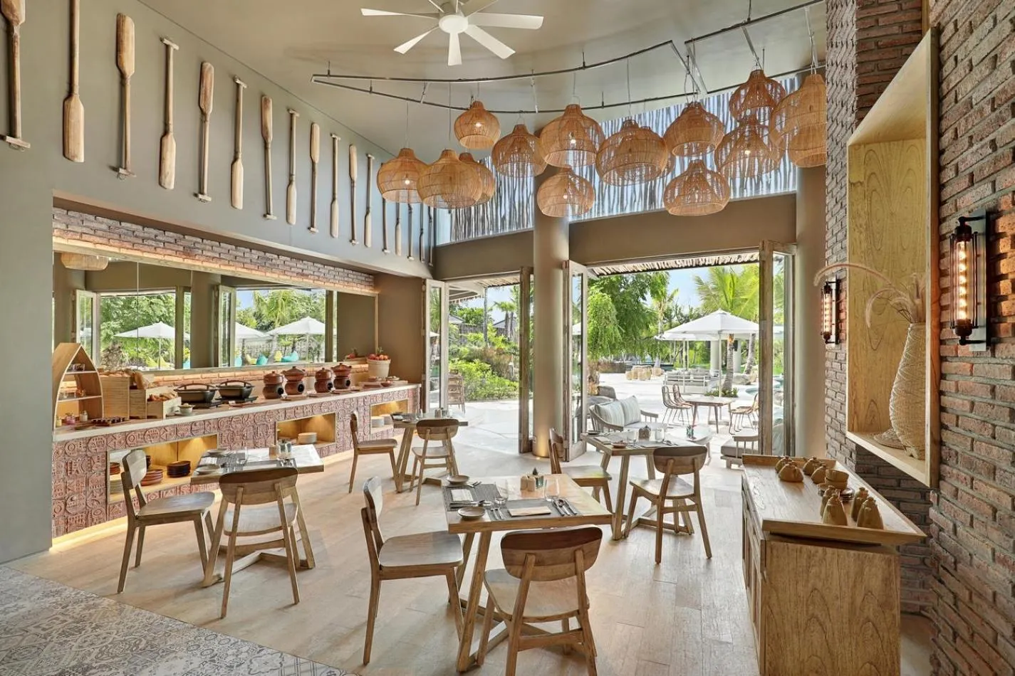 Restaurant/places to eat in Cross Bali Breakers