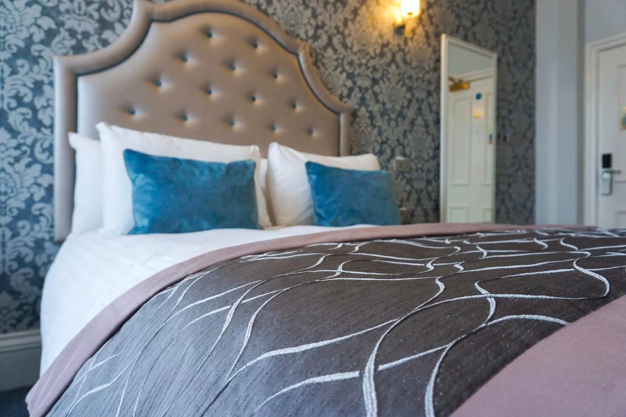 Bedroom, Bed in Wroxall Abbey Hotel