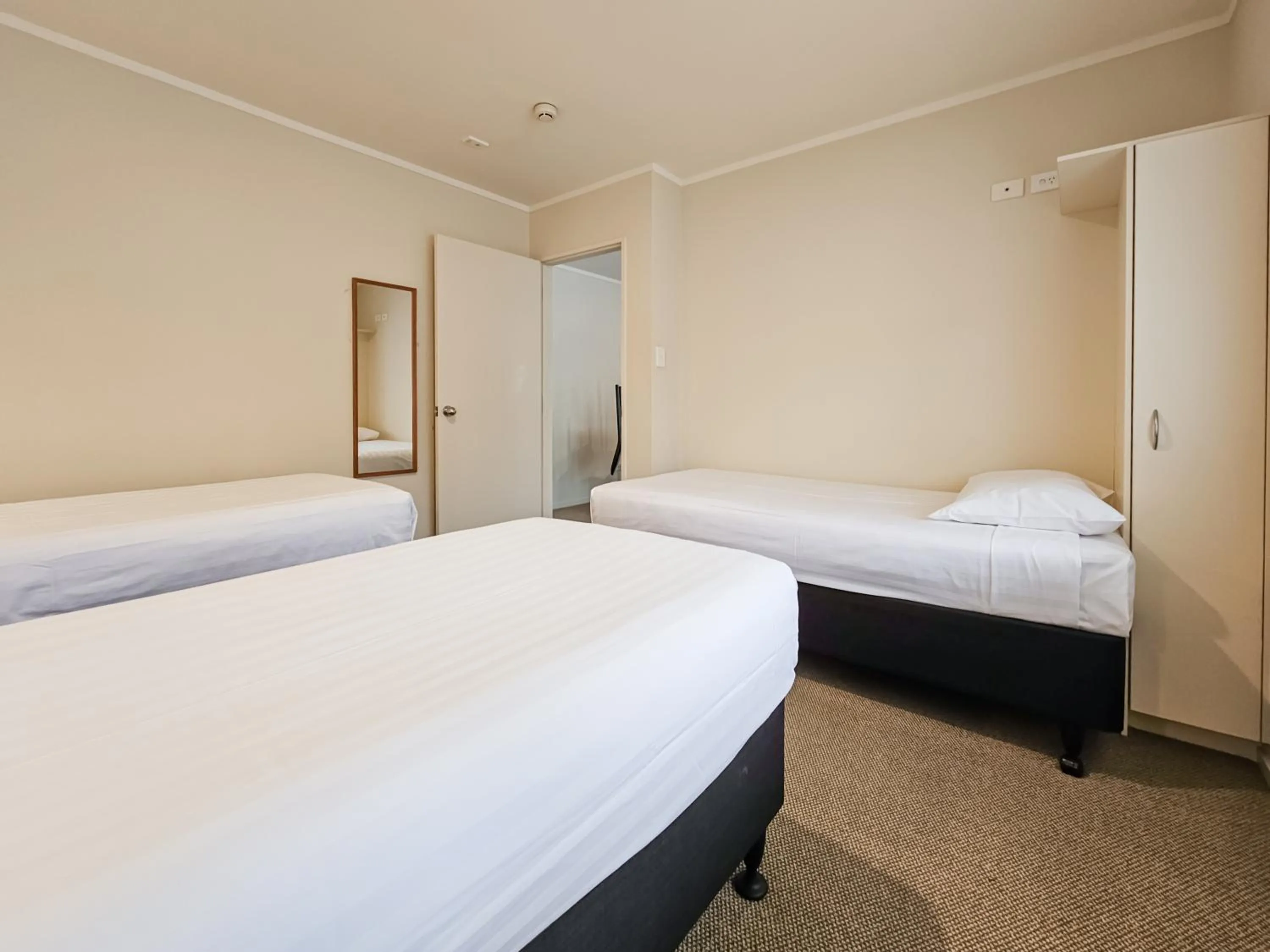 Bed in Captain Cook Motor Lodge