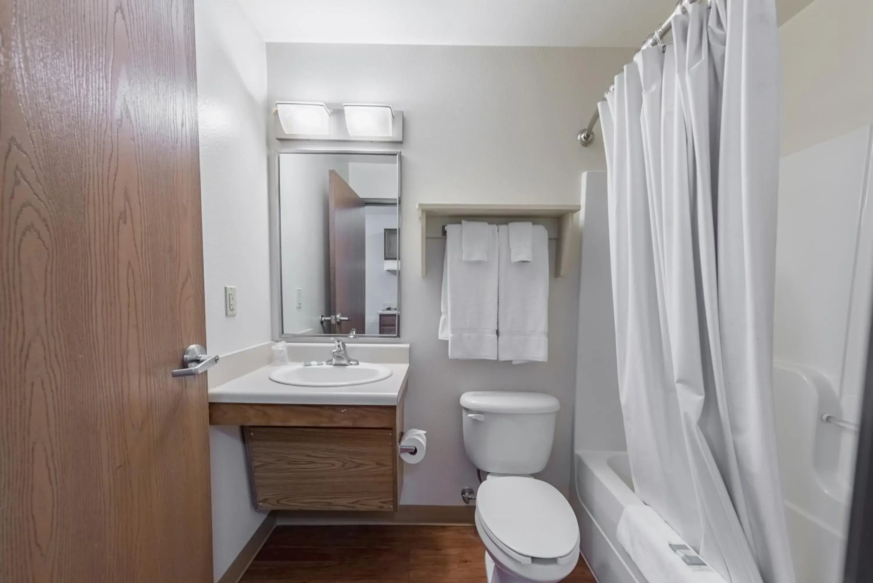 Studio One Double Room Non-Smoking in HomeTowne Studios by Red Roof Columbus Studio One Double Room Non-Smoking in HomeTowne Studios by Red Roof Columbus