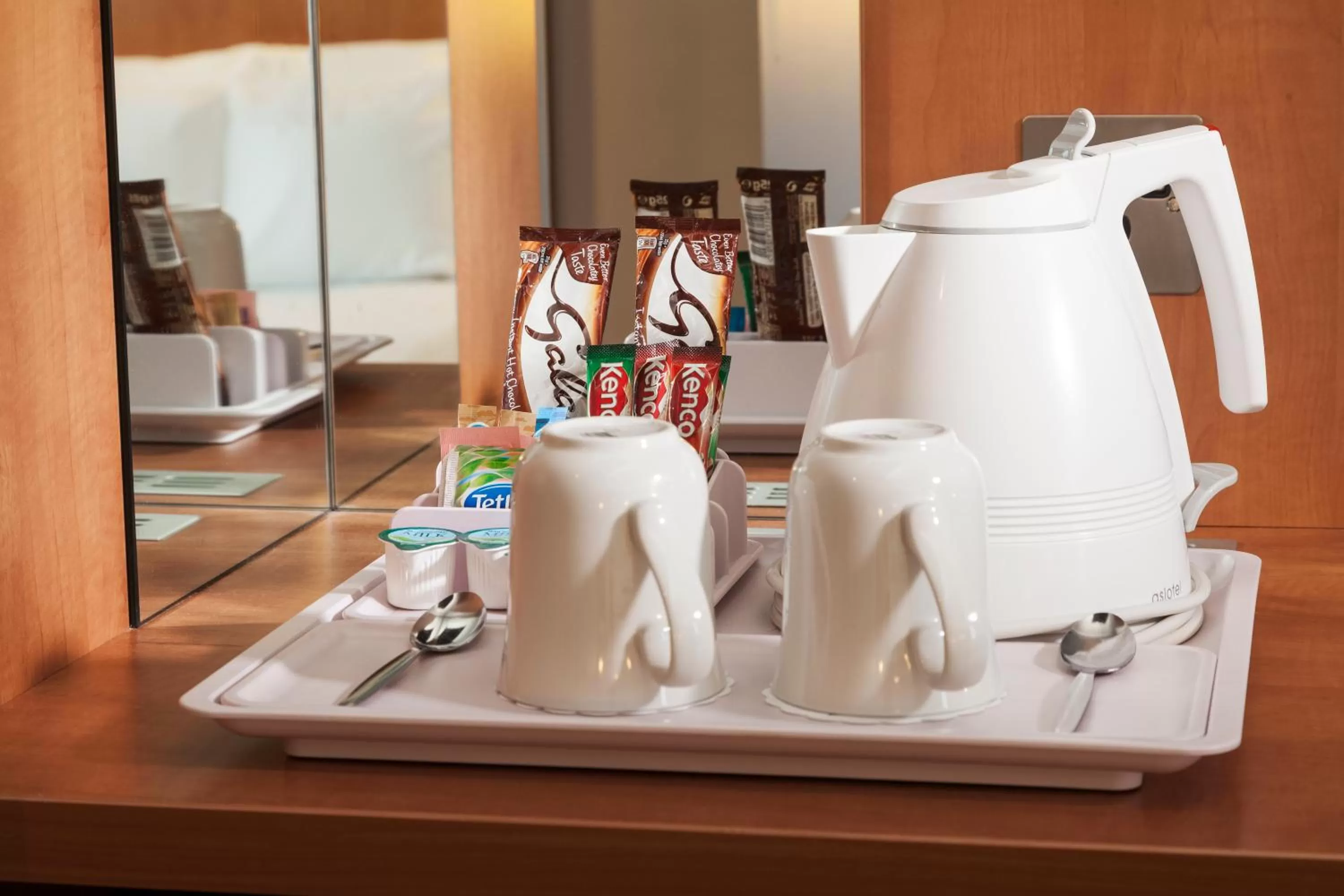 Coffee/tea facilities in Holiday Inn Cardiff City Centre by IHG
