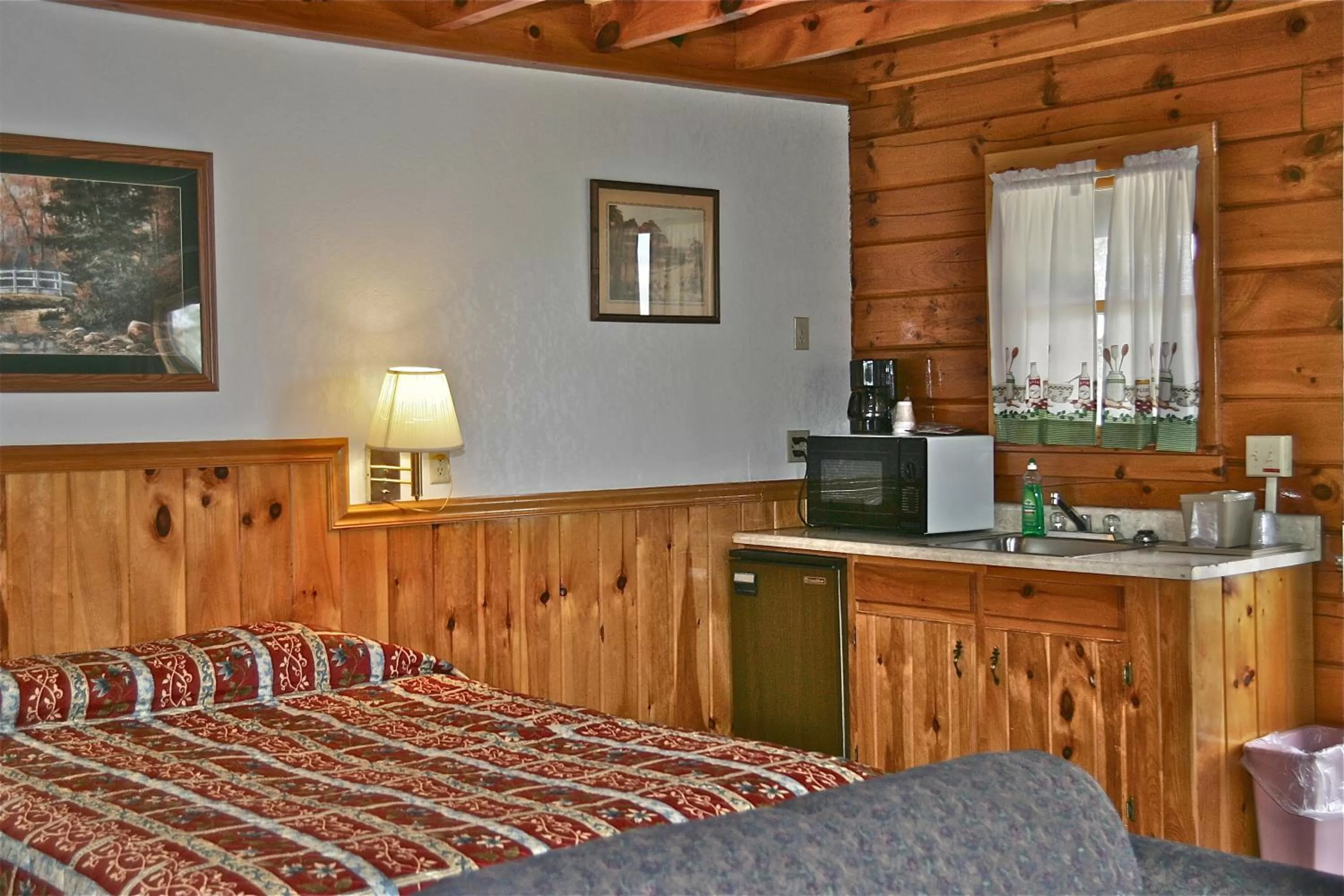 Photo of the whole room, Bed in Stone Fence Resort