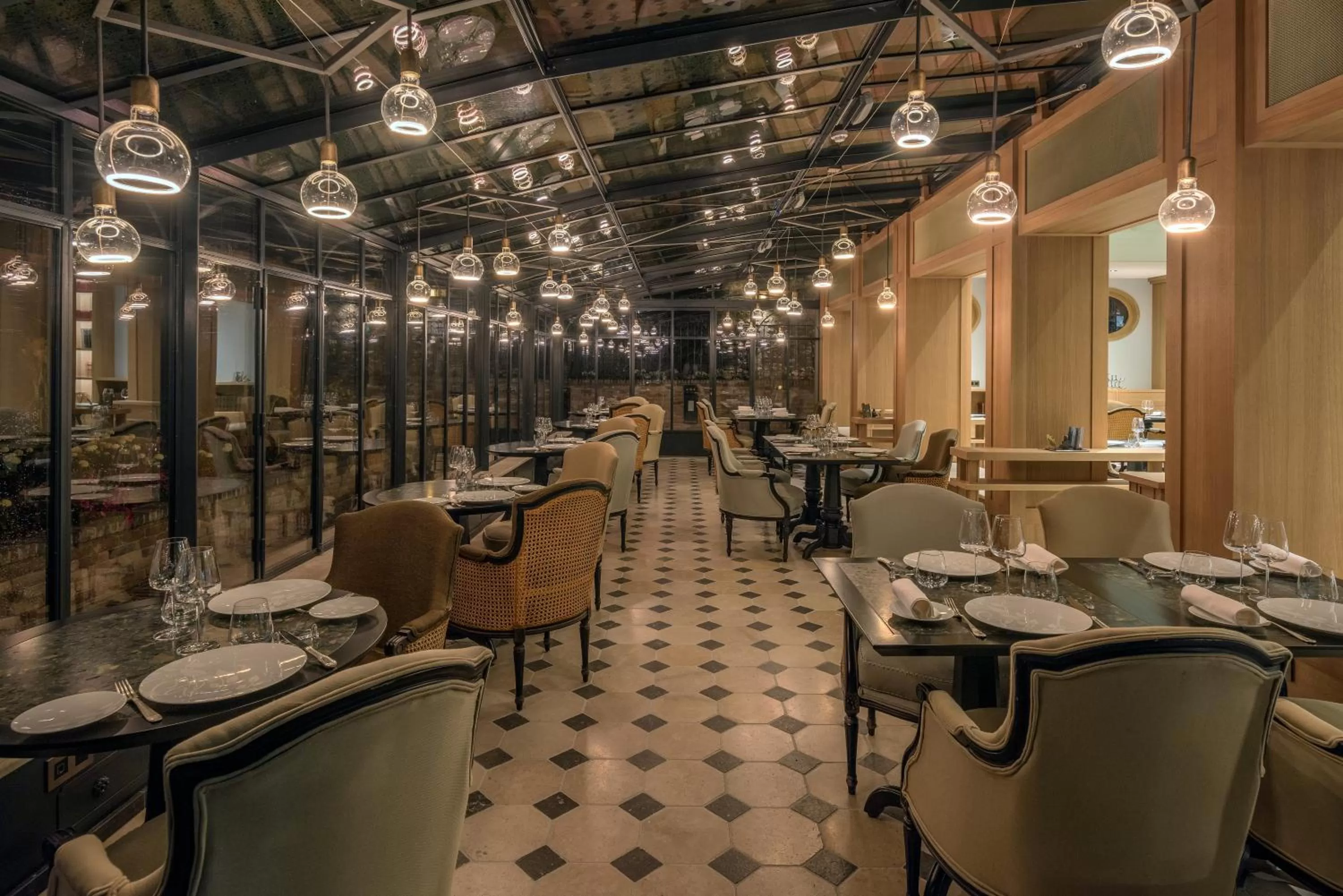 Restaurant/places to eat in Château Brachet