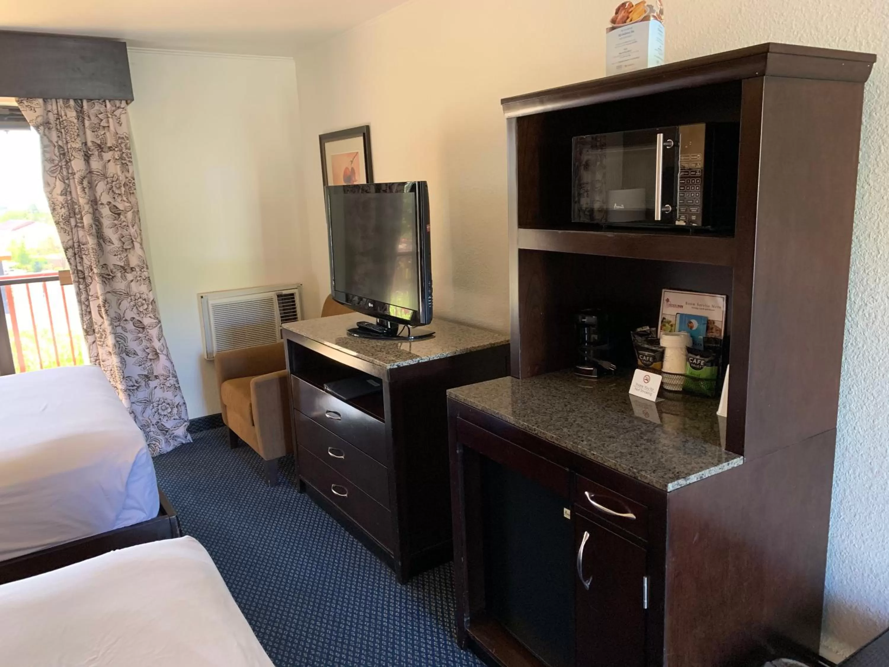 TV and multimedia, Bed in Travelodge by Wyndham Rapid City