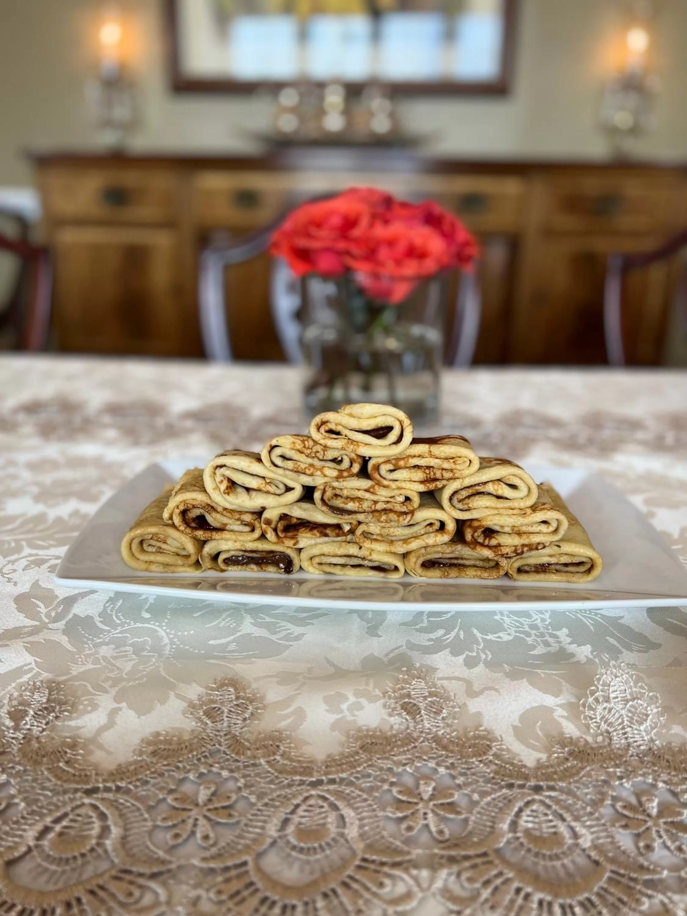 Breakfast in Almondy Inn Bed & Breakfast