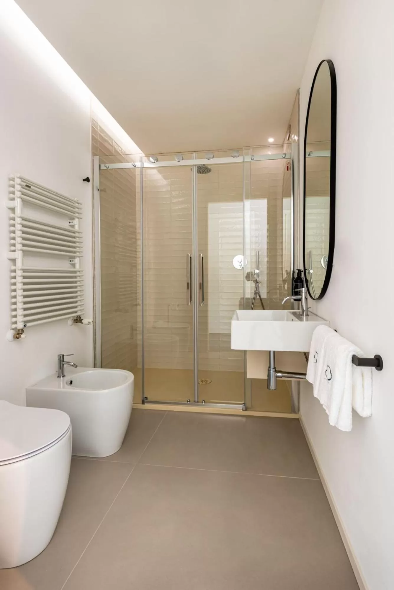 Shower in Open Hotel