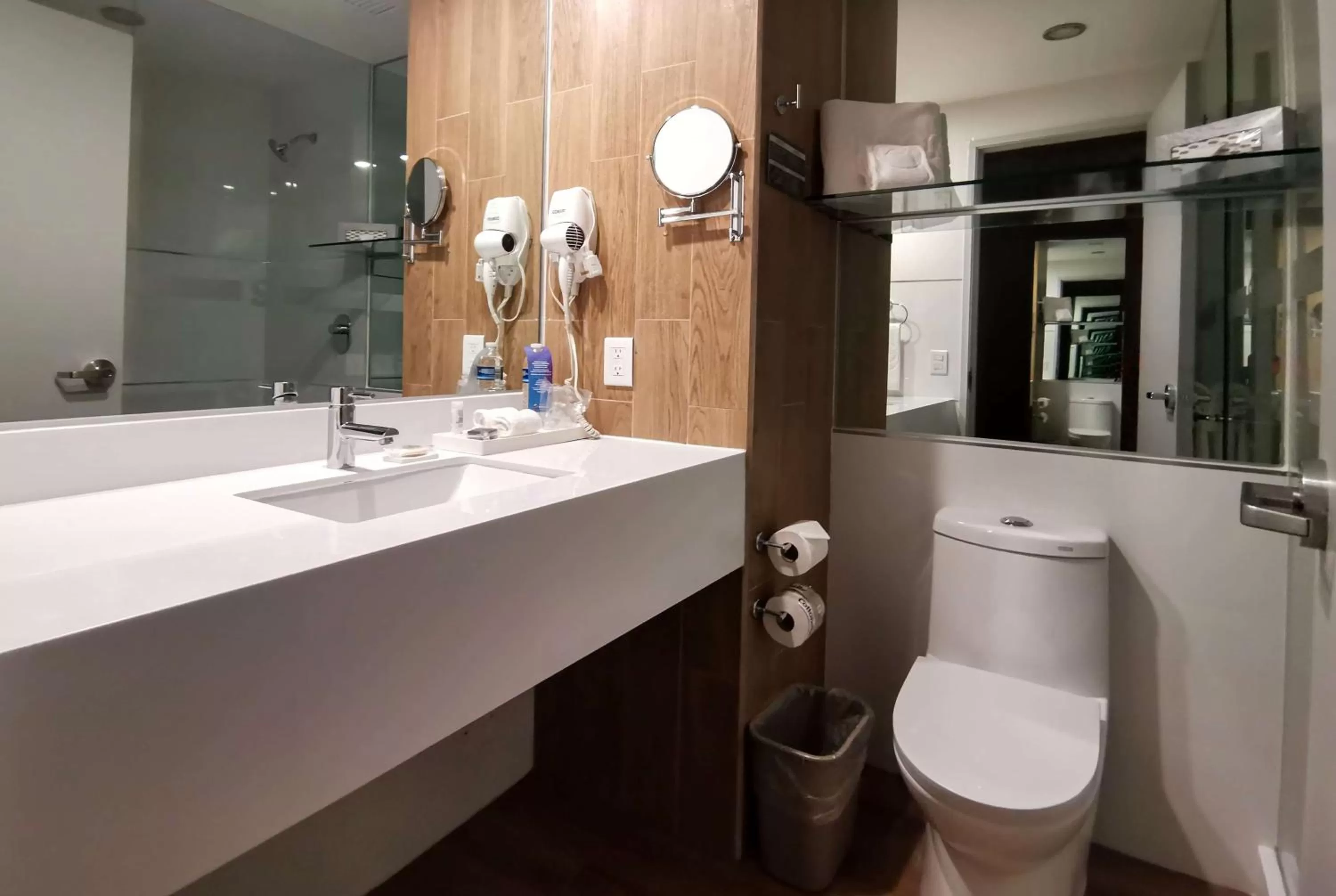 Toilet in Ramada Encore by Wyndham Guadalajara Aeropuerto