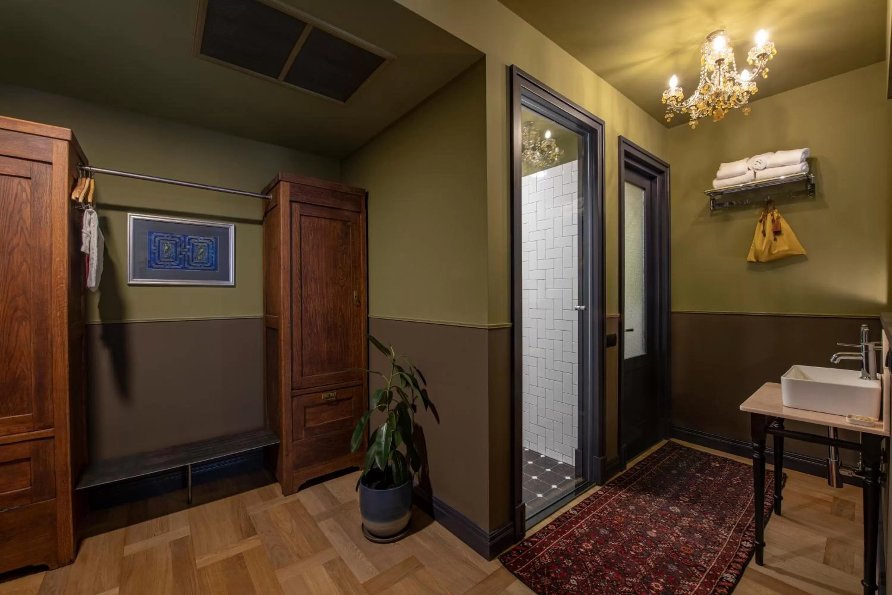 Shower in Communal Hotel Plekhanovi