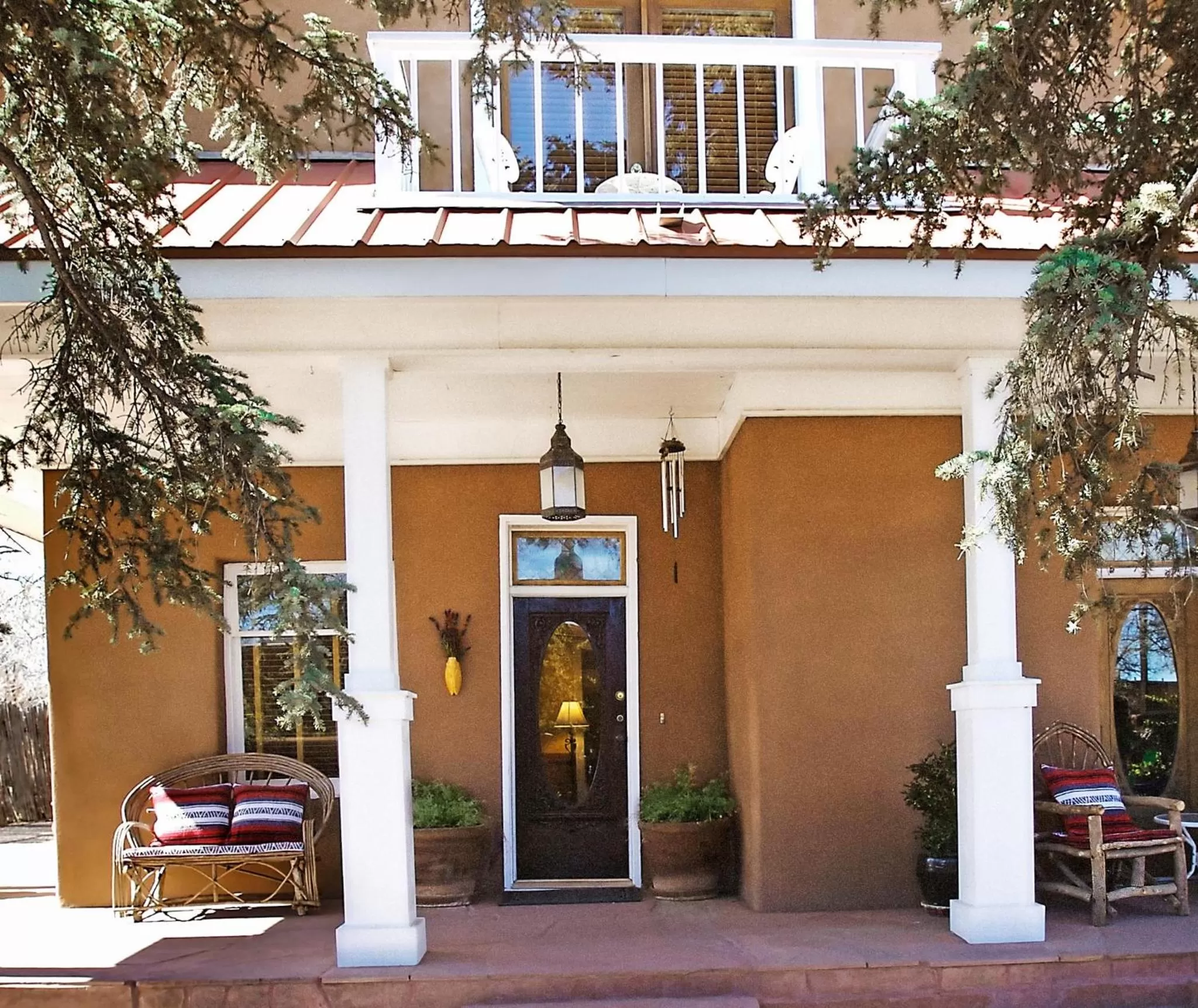 Facade/entrance in The Parador