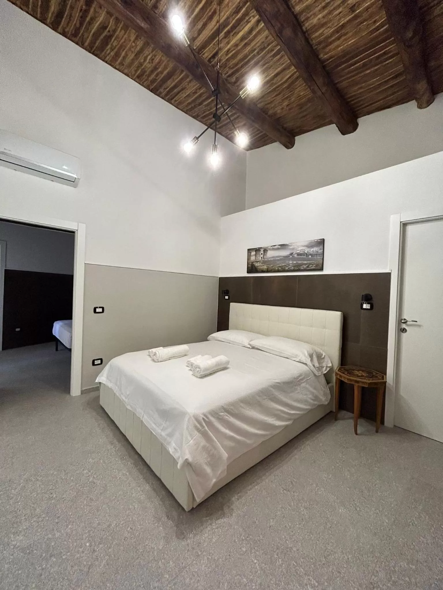 Photo of the whole room, Bed in La Suite del Centro Storico