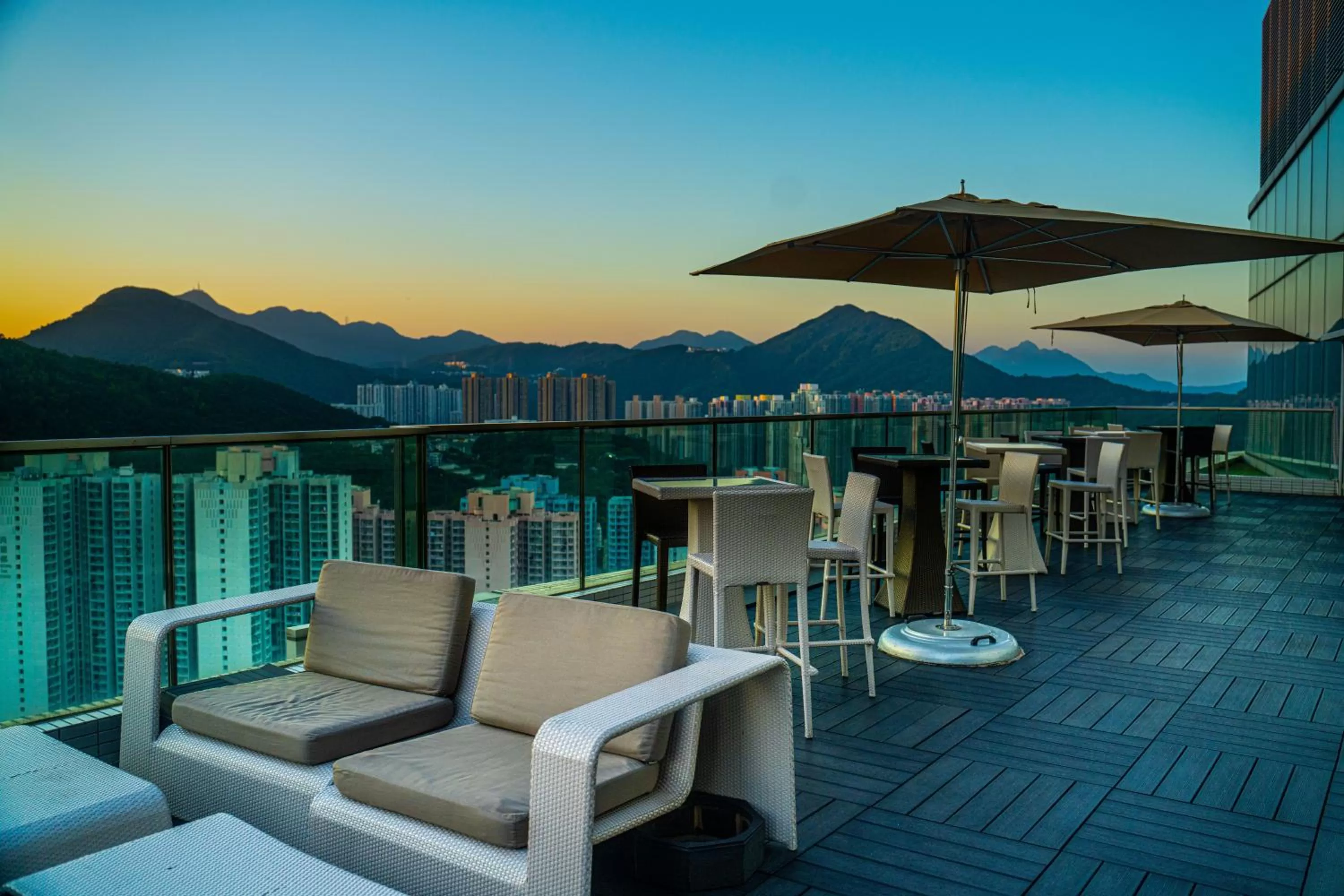 Restaurant/places to eat in Crowne Plaza Hong Kong Kowloon East by IHG