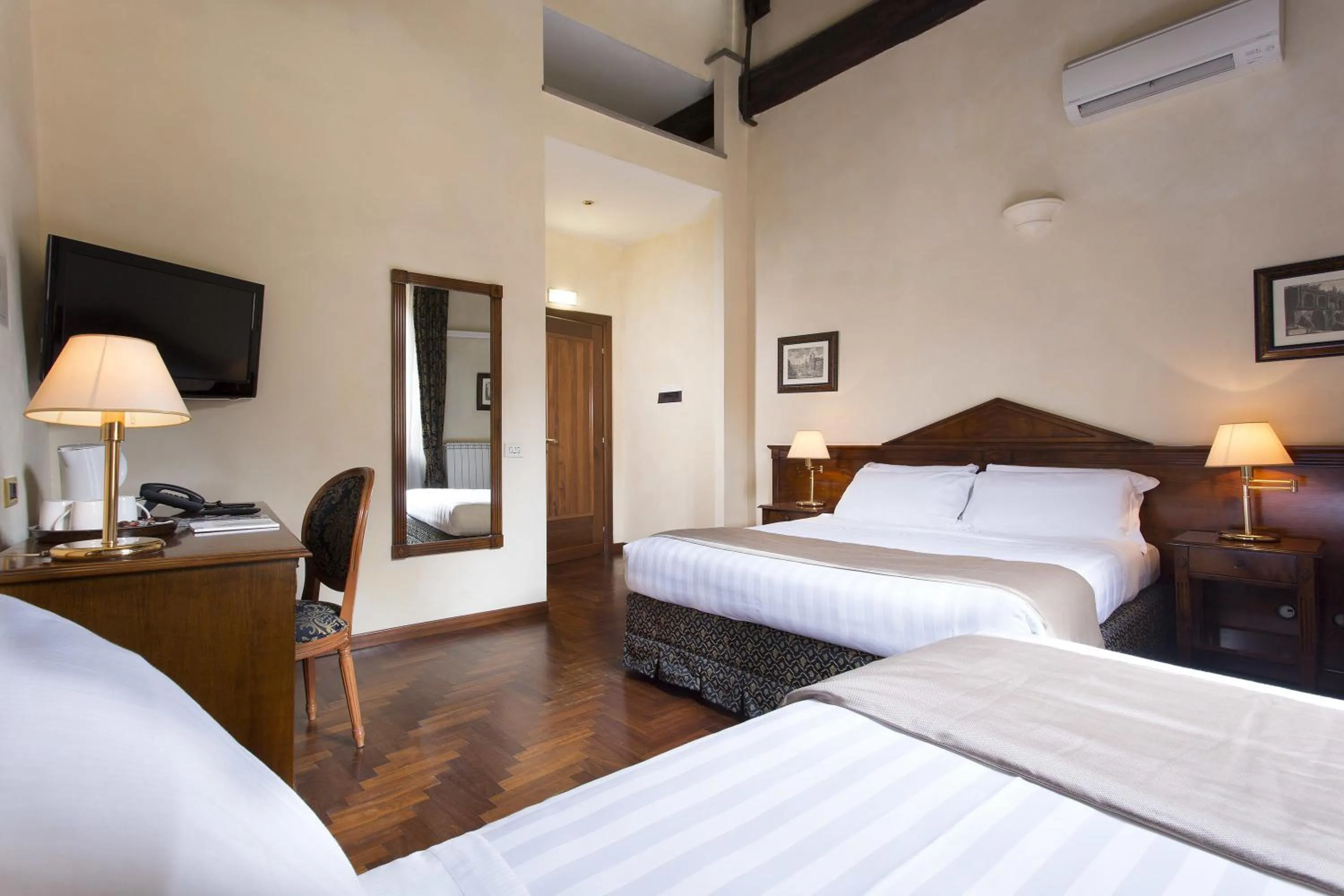 Superior Triple Room in Hotel Teatro Pace