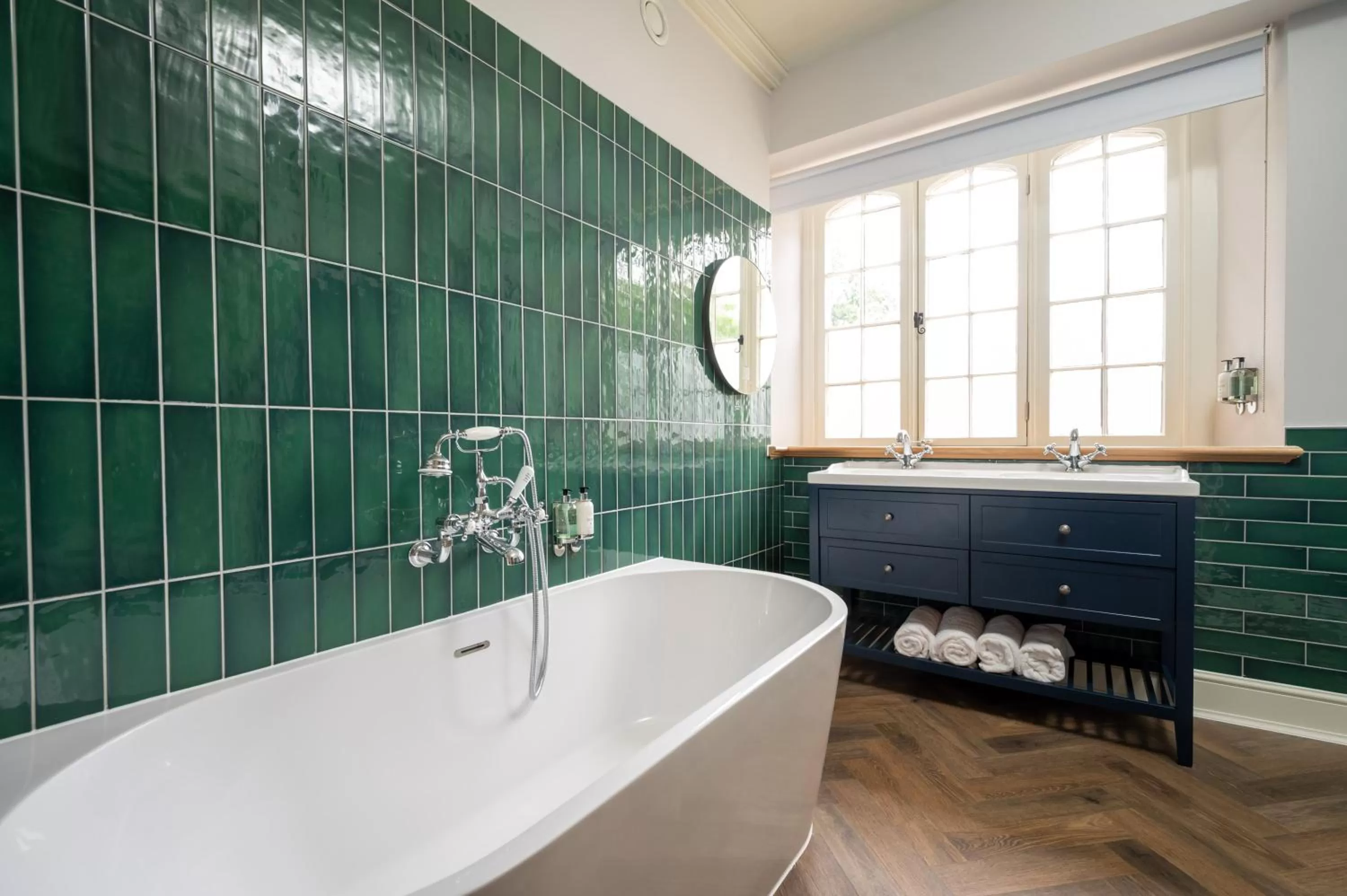 Bathroom in The Royal Inn by Chef & Brewer Collection